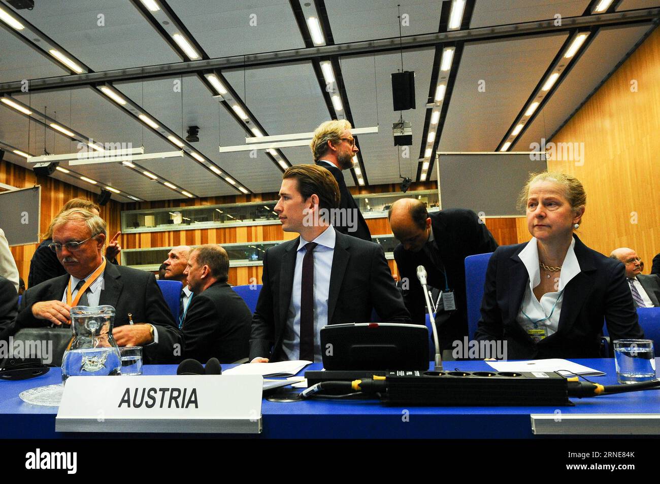 (160613) -- WIEN, 13. Juni 2016 -- der österreichische Außenminister Sebastian kurz (C, Front) nimmt am 20. Jahrestag des umfassenden Vertrags über das Verbot von Nuklearversuchen (CTBT) am 13. Juni 2016 in Wien, Österreich, Teil. ) ÖSTERREICH-WIEN-NUKLEARE ABRÜSTUNG-JAHRESTAG QianxYi PUBLICATIONxNOTxINxCHN 160613 Wien 13. Juni 2016 Österreichische Außenminister Sebastian Short C Front nimmt am 20. Jahrestag des umfassenden Atomverfahrensverbots CTBT im UN-Hauptsitz in Wien Teil 13. Juni 2016 Österreich Wien Atomabrüstung-Jahrestag QianxYi PUB Stockfoto