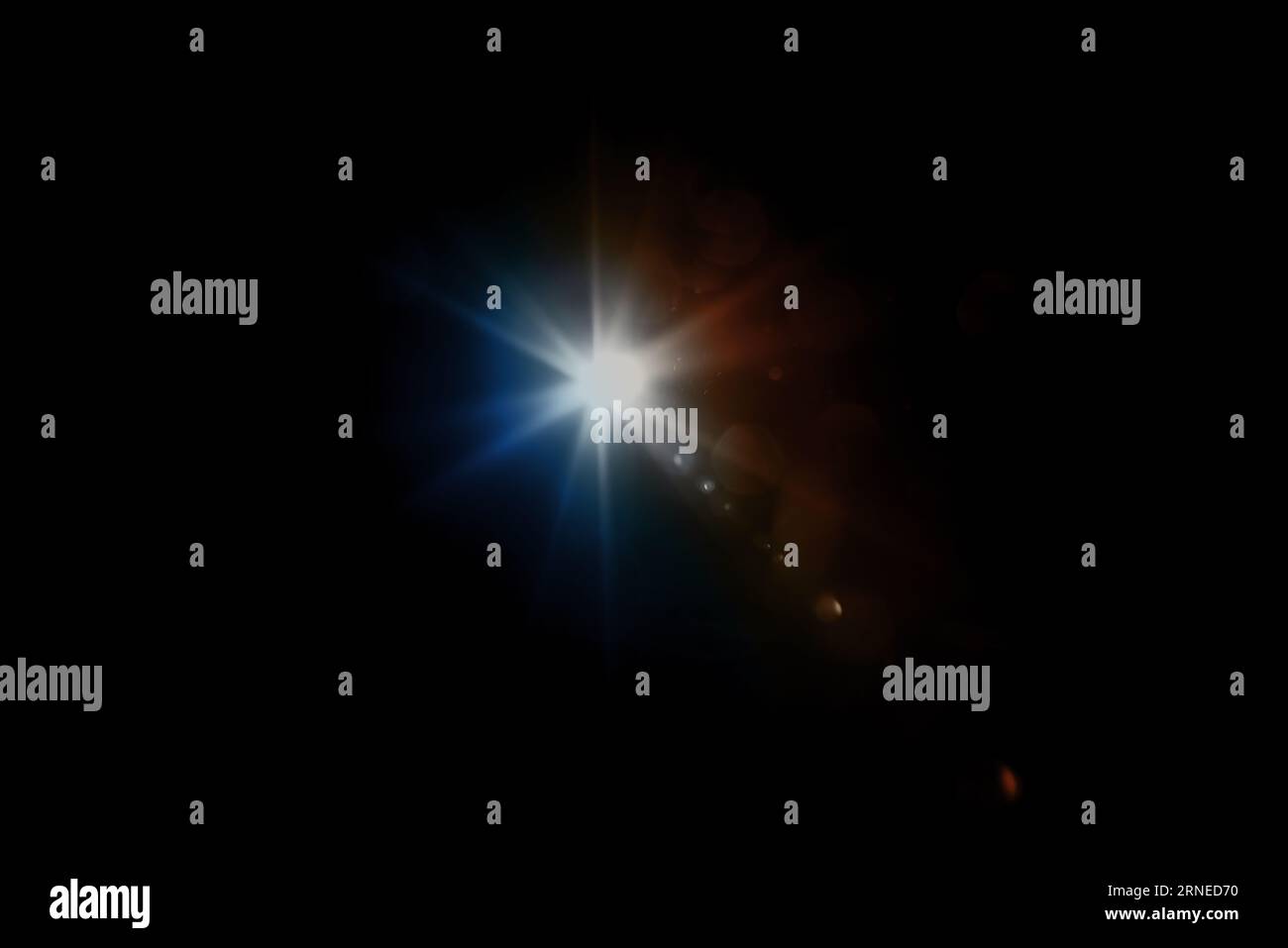 Set aus realistischem Blendlicht und Neonlicht. Sammlung von hellen Lichtreflexen. Lichteffekte des Blitzes. Rot und blau glitzernde Sterne, glühend. Stockfoto