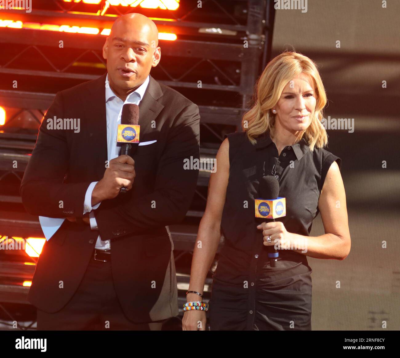 1. September 2023, New York City, New York, USA: GMA-Fernsehkorrespondenten DEMARCO MORGAN und DR. JENNIFER ASHTON bei Samâ€™ Huntâ˜€ â Guten Morgen Americaâ€™ im Rumsey Playfield im Central Park. (Bild: © Nancy Kaszerman/ZUMA Press Wire) NUR REDAKTIONELLE VERWENDUNG! Nicht für kommerzielle ZWECKE! Stockfoto