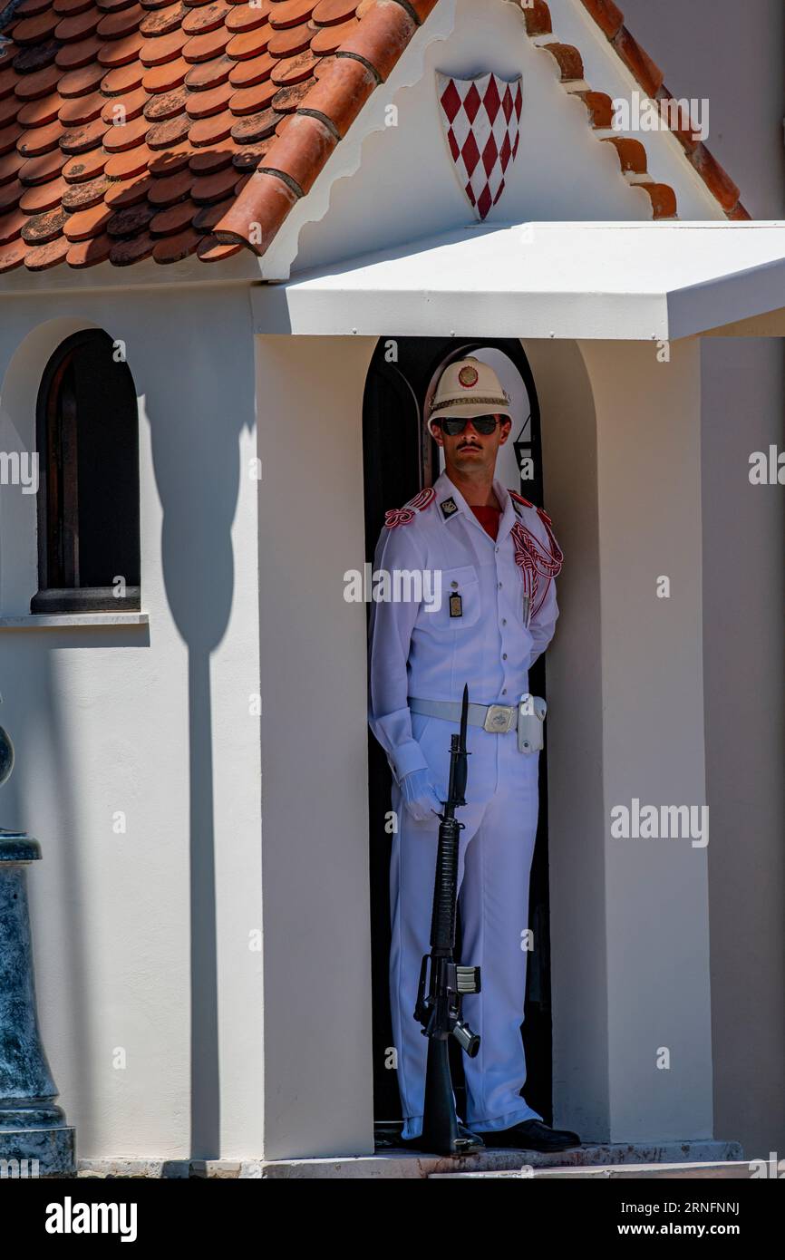 Ein Soldat auf einer Parade vor dem Fürstenpalast, Palais Princier, Monaco-Ville, Monaco, Frankreich Stockfoto