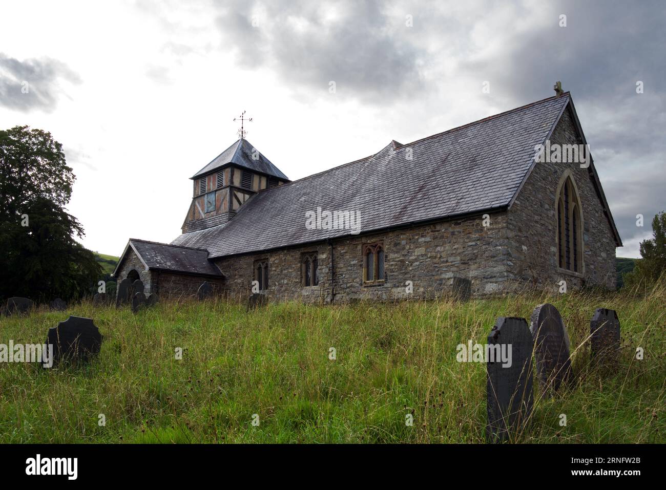 Die St. Mary's Church, Llanbrynmair (Llan) in Mittelwales, geht auf das 15. Jahrhundert zurück, wenn nicht sogar auf das 15. Jahrhundert. Es handelt sich um eine einkammerförmige Kirche. Stockfoto