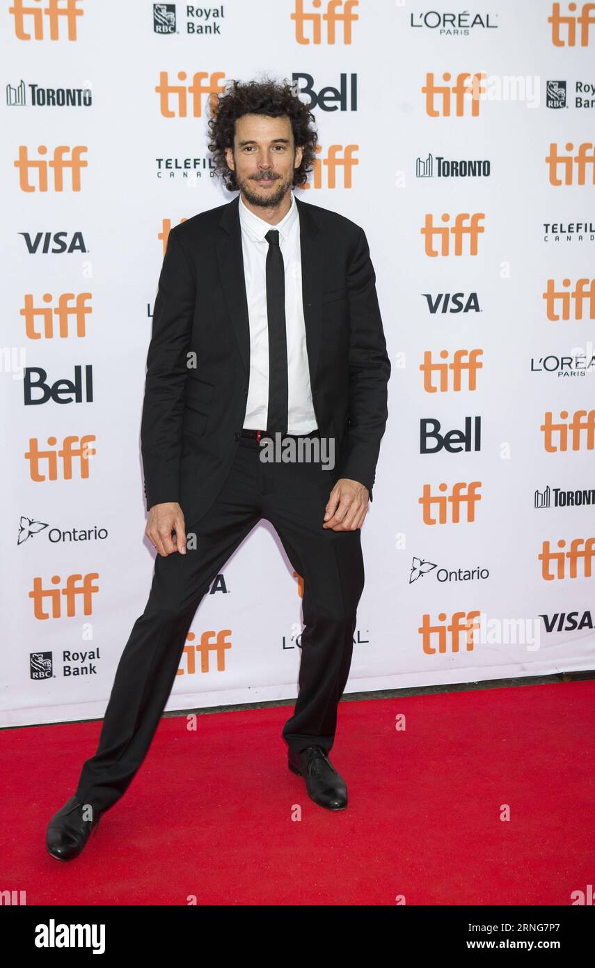 TORONTO, 10. September 2016 – Regisseur Garth Davis posiert für Fotos vor der Uraufführung des Films Lion im Princess of Wales Theatre während des 41. Toronto International Film Festival in Toronto, Kanada, 10. September 2016. )(zcc) CANADA-TORONTO-TIFF-LION ZouxZheng PUBLICATIONxNOTxINxCHN Toronto 10. September 2016 Regisseur Garth Davis posiert für Fotos vor der Weltpremiere des Film Lion IM Princess of Wales Theatre während des 41. Toronto International Film Festival in Toronto Kanada 10. September 2016 ZCC Canada Toronto TIFF Lion ZouxZheng PUBLATxCHIOxN Stockfoto