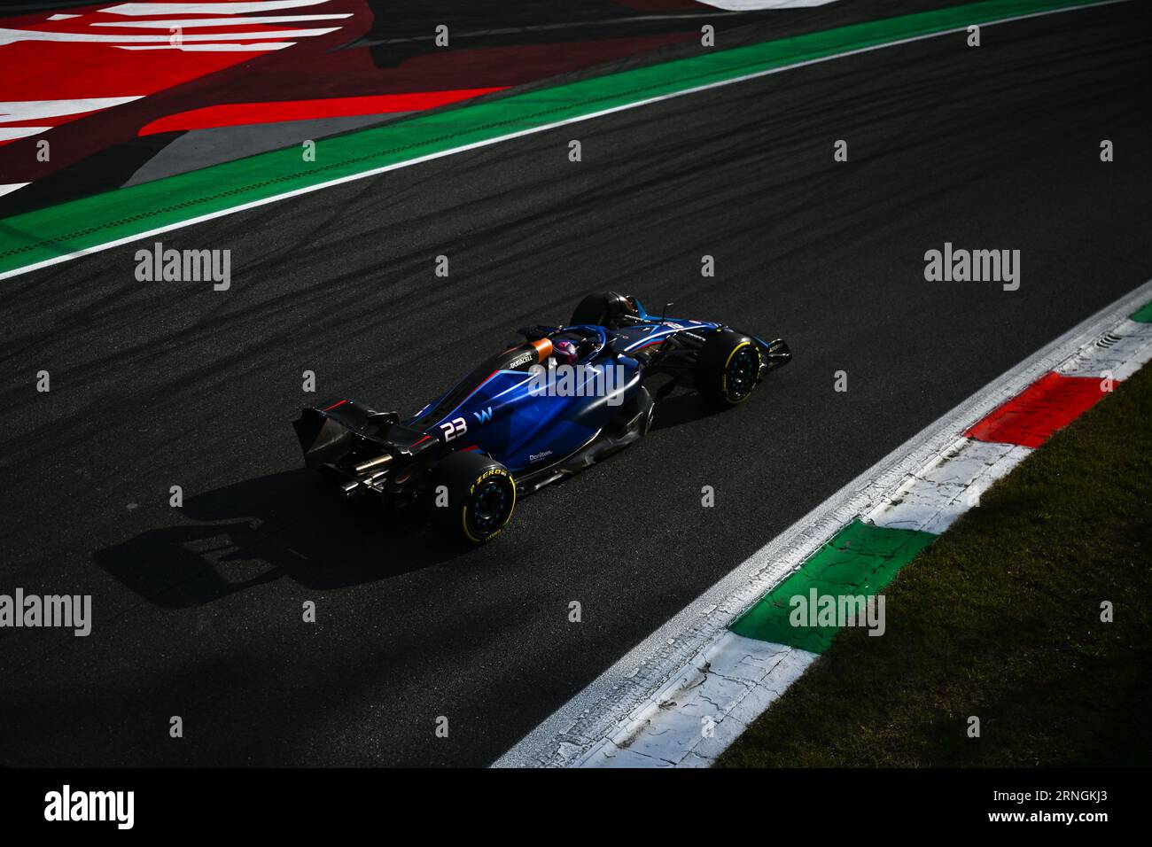 Monza, Mezzolombardo, Italien. September 2023. hai-Fahrer Alexander Albon (Williams F1 Team) fuhr während der ersten praktischen Sitzung des FIA Formula1 Italian Grand Prix 2023 auf dem Monza Circuit in Monza, Italien. (Bild: © Daisy Facinelli/ZUMA Press Wire) NUR REDAKTIONELLE VERWENDUNG! Nicht für kommerzielle ZWECKE! Stockfoto