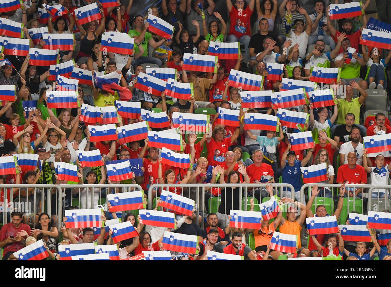 Slowenische Fans bei der Volleyball-Weltmeisterschaft 2022 in der Arena Stozice, Ljubljana Stockfoto