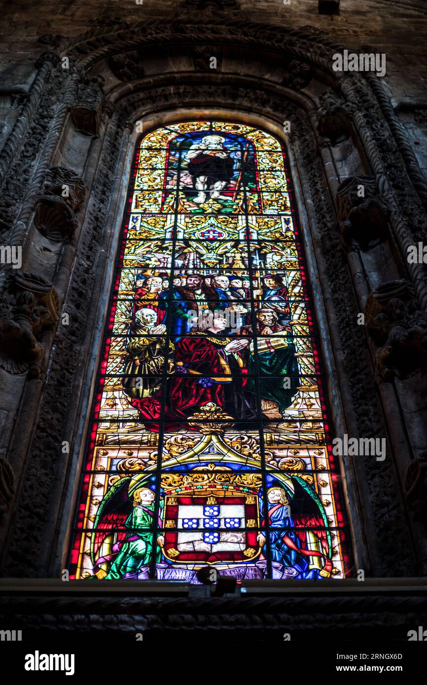 Belem Lissabon // BELEM, Lissabon, Portugal – das Mosteiro dos Jeronimos (Kloster Jeronimos), ein prominentes architektonisches Wunder in Belem, steht als ikonische Darstellung des Manuelinstils. Dieses UNESCO-Weltkulturerbe mit seinen kunstvollen Details und seiner historischen Bedeutung untermauert Portugals Erbe des Zeitalters der Erkundung. Stockfoto