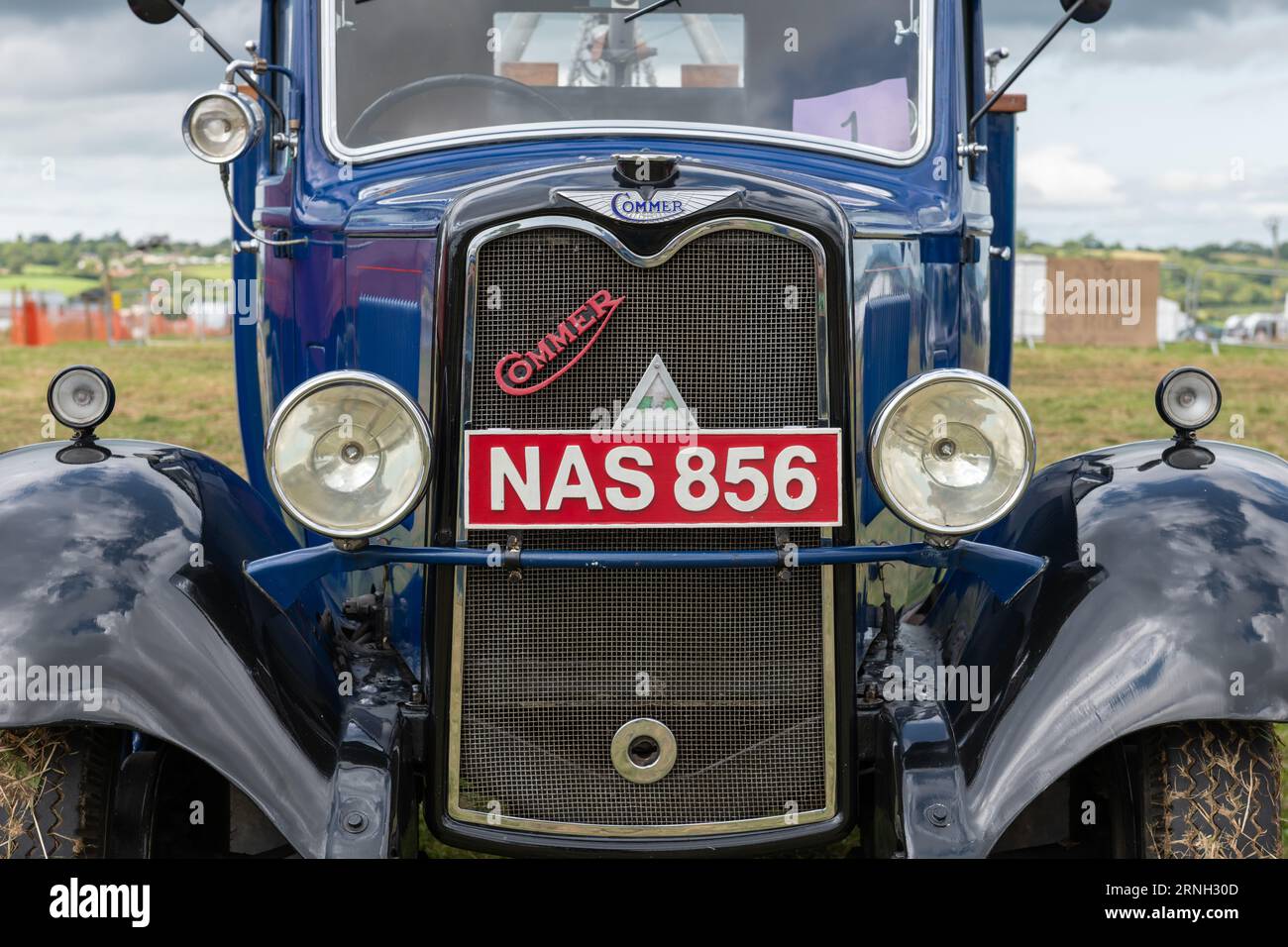 Low Ham.Somerset.United Kingdom.23. Juli 2023.Ein restaurierter Commer Pannenwagen aus dem Jahr 1932 ist auf der Somerset Steam and Country Show zu sehen Stockfoto