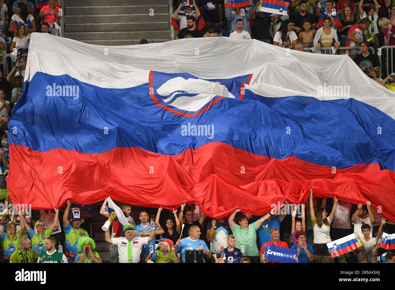 Slowenische Fans bei der Volleyball-Weltmeisterschaft 2022. Arena Stozice, Ljubljana Stockfoto