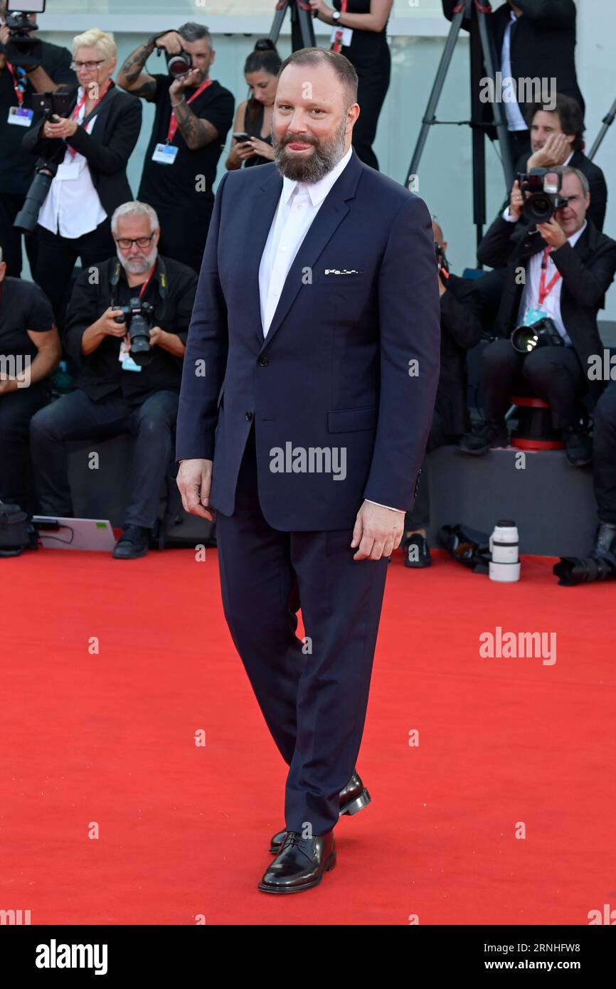 Venedig Lido, Italien. September 2023. Yorgos Lanthimos besucht den roten Teppich des Films Poor Things beim Filmfestival von Venedig 80 im Palazzo del Cinema in Lido. Quelle: SOPA Images Limited/Alamy Live News Stockfoto