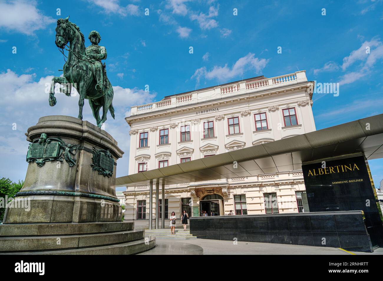 Wien, Österreich - 28. August 2023: Außenansicht des Albertina Museums. Die Albertina ist eine der wichtigsten Galerien mit rund 65.000 Zeichnungen und Stockfoto