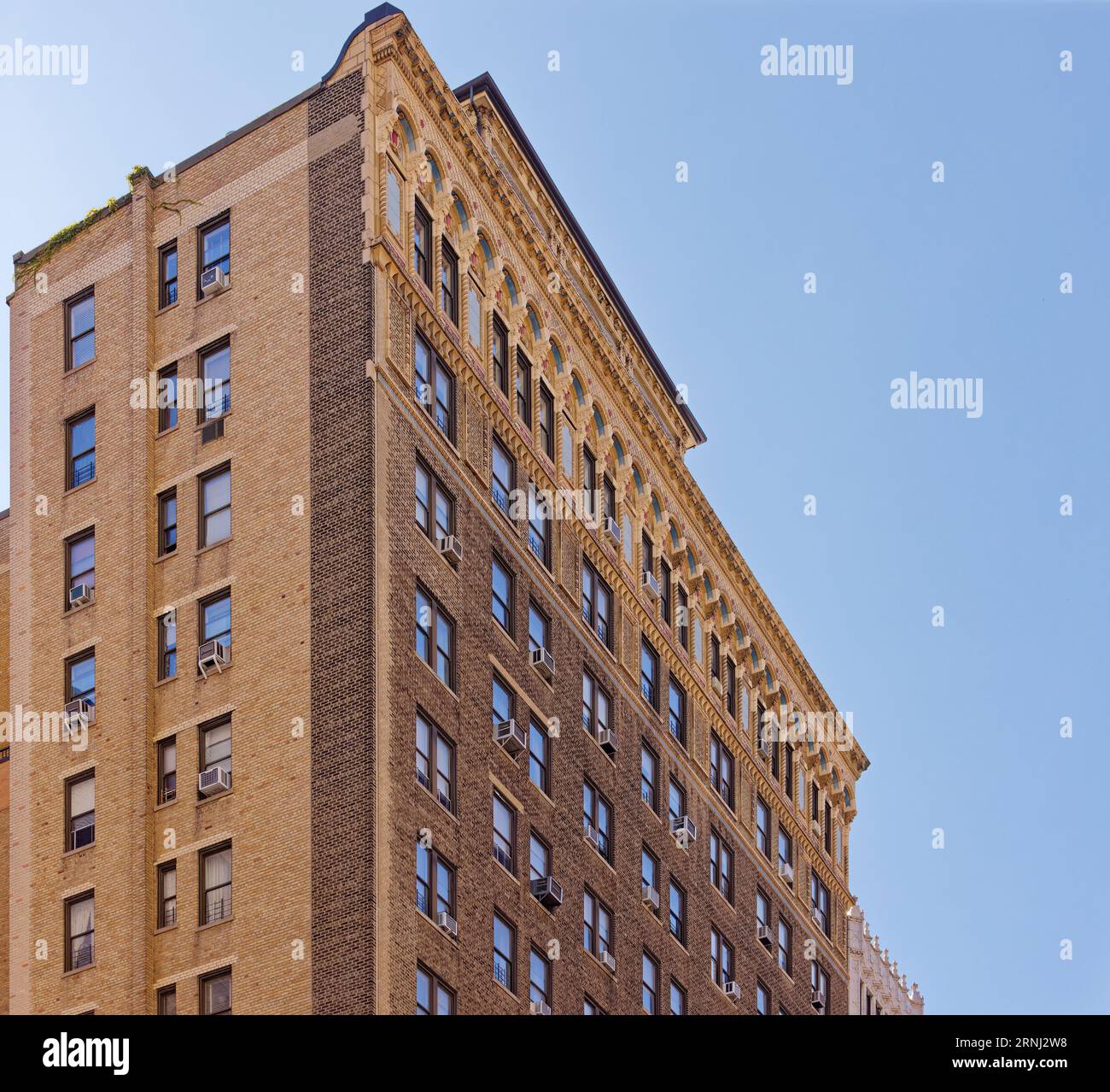 Upper West Side: Bancroft, das von Emery Roth entworfene Wohnhaus an der 40 West 72nd Street, ist bekannt für seine polychrome Terrakotta. Stockfoto