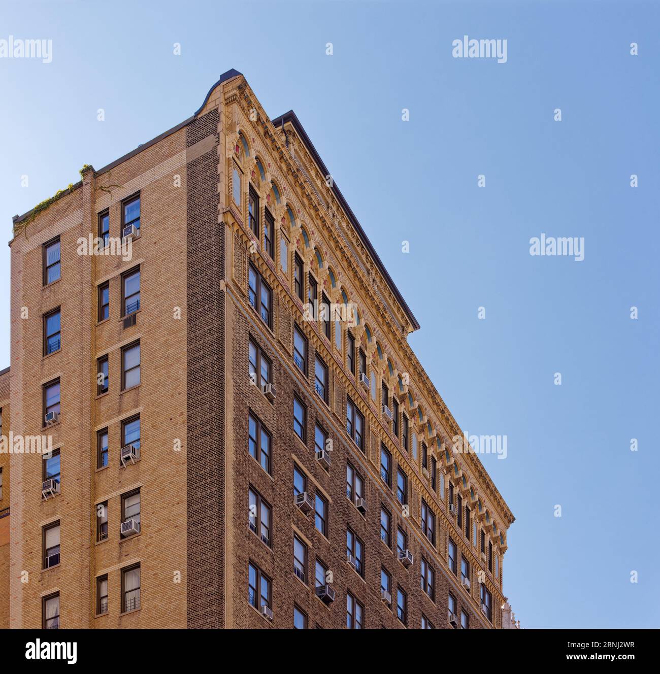 Upper West Side: Bancroft, das von Emery Roth entworfene Wohnhaus an der 40 West 72nd Street, ist bekannt für seine polychrome Terrakotta. Stockfoto