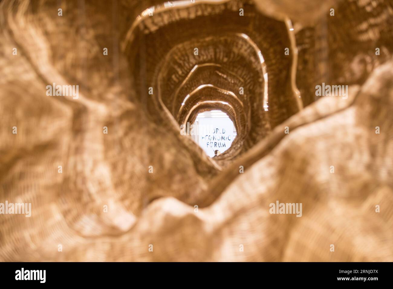 (170117) -- DAVOS, 17. Januar 2017 -- Foto vom 17. Januar 2017 zeigt das Logo des Weltwirtschaftsforums (WEF) am Ort der Eröffnungssitzung der WEF-Jahrestagung in Davos, Schweiz. Die 47. Jahrestagung des WEF begann am 17. Januar in Davos und wird bis zum 20. Januar dauern. )(zhf) SCHWEIZ-DAVOS-WEF-ERÖFFNUNGSSITZUNG XuxJinquan PUBLICATIONxNOTxINxCHN Davos 17. Januar 2017 Foto aufgenommen AM 17. Januar 2017 zeigt das Emblem des Weltwirtschaftsforums WEF AM Ort der Eröffnungssitzung der WEF S-Jahrestagung in Davos Schweiz die 47. WEF S-Jahrestagung startete AM 1. Januar in Davos 17 und will L Stockfoto (170117) -- DAVOS, 17. Januar 2017 -- Foto vom 17. Januar 2017 zeigt das Logo des Weltwirtschaftsforums (WEF) am Ort der Eröffnungssitzung der WEF-Jahrestagung in Davos, Schweiz. Die 47. Jahrestagung des WEF begann am 17. Januar in Davos und wird bis zum 20. Januar dauern. )(zhf) SCHWEIZ-DAVOS-WEF-ERÖFFNUNGSSITZUNG XuxJinquan PUBLICATIONxNOTxINxCHN Davos 17. Januar 2017 Foto aufgenommen AM 17. Januar 2017 zeigt das Emblem des Weltwirtschaftsforums WEF AM Ort der Eröffnungssitzung der WEF S-Jahrestagung in Davos Schweiz die 47. WEF S-Jahrestagung startete AM 1. Januar in Davos 17 und will L Stockfoto