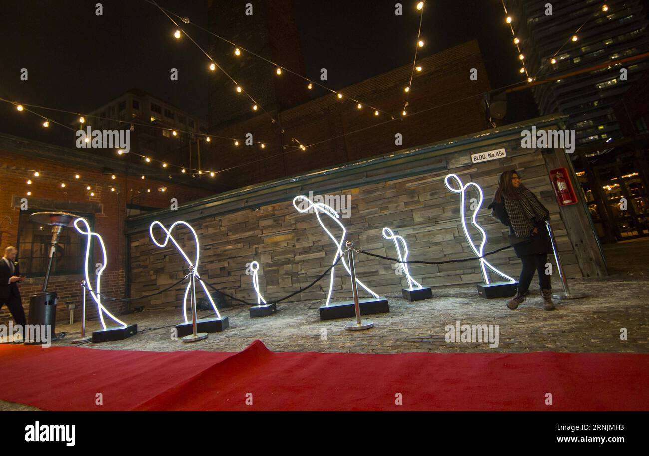 (170205) -- TORONTO, 4. Februar 2017 -- Leute besuchen die Lichtkunstinstallation My Light is Your Light... Während des Toronto Light Festivals 2017 in Toronto, Kanada, 4. Februar 2017. ) (Sxk) CANADA-TORONTO-LIGHT FESTIVAL ZouxZheng PUBLICATIONxNOTxINxCHN Toronto 4. Februar 2017 Prominente besuchen die Light Art Installation My Light IS Your Light während des Toronto Light Festivals 2017 in Toronto Kanada 4. Februar 2017 sxk Canada Toronto Light Festival ZouxZheng PUBLICATIONxNOTxINxCHN Stockfoto (170205) -- TORONTO, 4. Februar 2017 -- Leute besuchen die Lichtkunstinstallation My Light is Your Light... Während des Toronto Light Festivals 2017 in Toronto, Kanada, 4. Februar 2017. ) (Sxk) CANADA-TORONTO-LIGHT FESTIVAL ZouxZheng PUBLICATIONxNOTxINxCHN Toronto 4. Februar 2017 Prominente besuchen die Light Art Installation My Light IS Your Light während des Toronto Light Festivals 2017 in Toronto Kanada 4. Februar 2017 sxk Canada Toronto Light Festival ZouxZheng PUBLICATIONxNOTxINxCHN Stockfoto