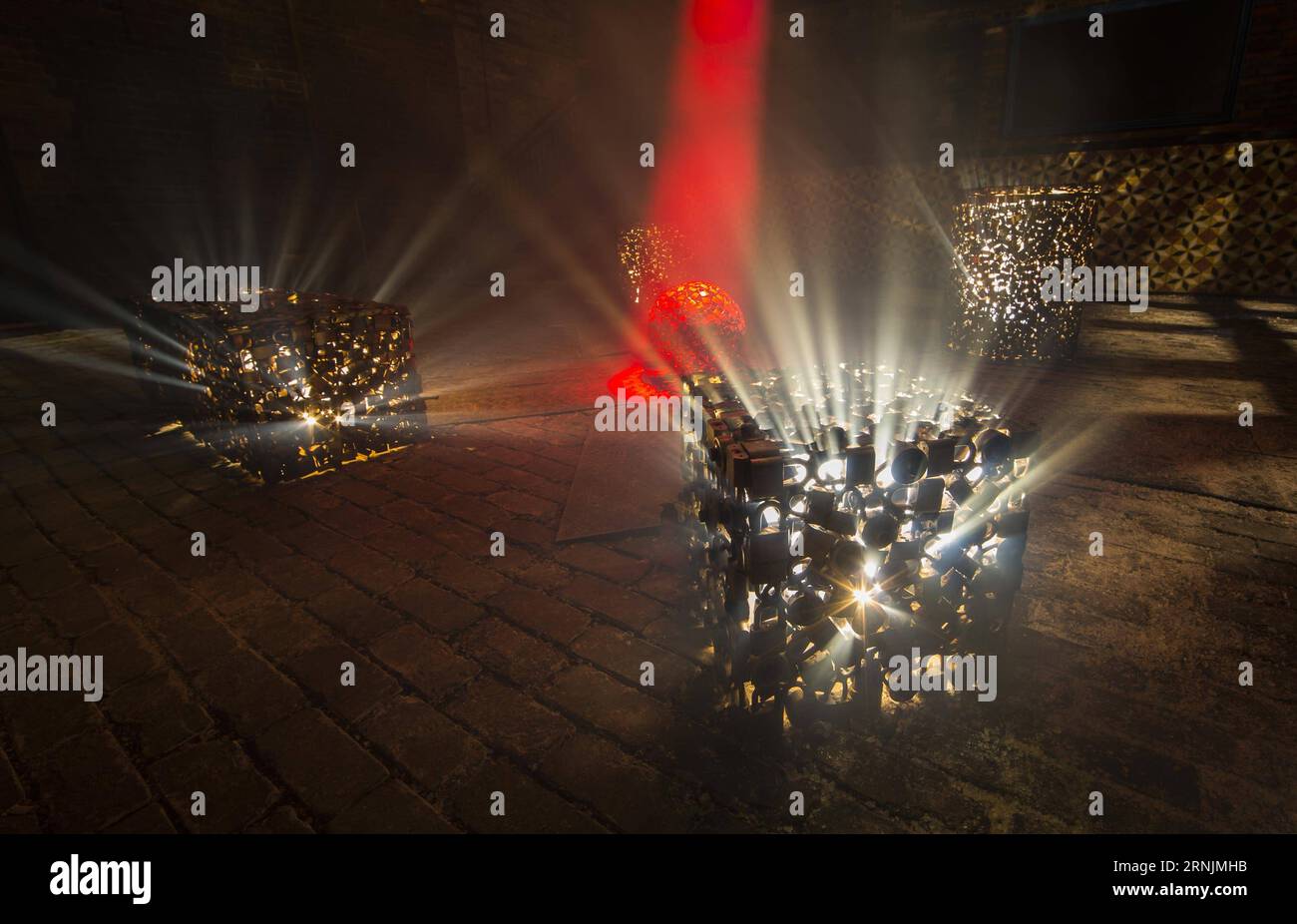 (170205) -- TORONTO, 4. Februar 2017 -- Eine Lichtkunstinstallation The Love Locks wird während des Toronto Light Festivals 2017 in Toronto, Kanada, am 4. Februar 2017 gesehen. ) (Sxk) CANADA-TORONTO-LIGHT FESTIVAL ZouxZheng PUBLICATIONxNOTxINxCHN Toronto Feb 4 2017 A Light Art Installation The Love Locks IS Lakes während des Toronto Light Festivals 2017 in Toronto Canada Feb 4 2017 sxk Canada Toronto Light Festival ZouxZheng PUBLICATIONxNOTxINxCHN Stockfoto (170205) -- TORONTO, 4. Februar 2017 -- Eine Lichtkunstinstallation The Love Locks wird während des Toronto Light Festivals 2017 in Toronto, Kanada, am 4. Februar 2017 gesehen. ) (Sxk) CANADA-TORONTO-LIGHT FESTIVAL ZouxZheng PUBLICATIONxNOTxINxCHN Toronto Feb 4 2017 A Light Art Installation The Love Locks IS Lakes während des Toronto Light Festivals 2017 in Toronto Canada Feb 4 2017 sxk Canada Toronto Light Festival ZouxZheng PUBLICATIONxNOTxINxCHN Stockfoto