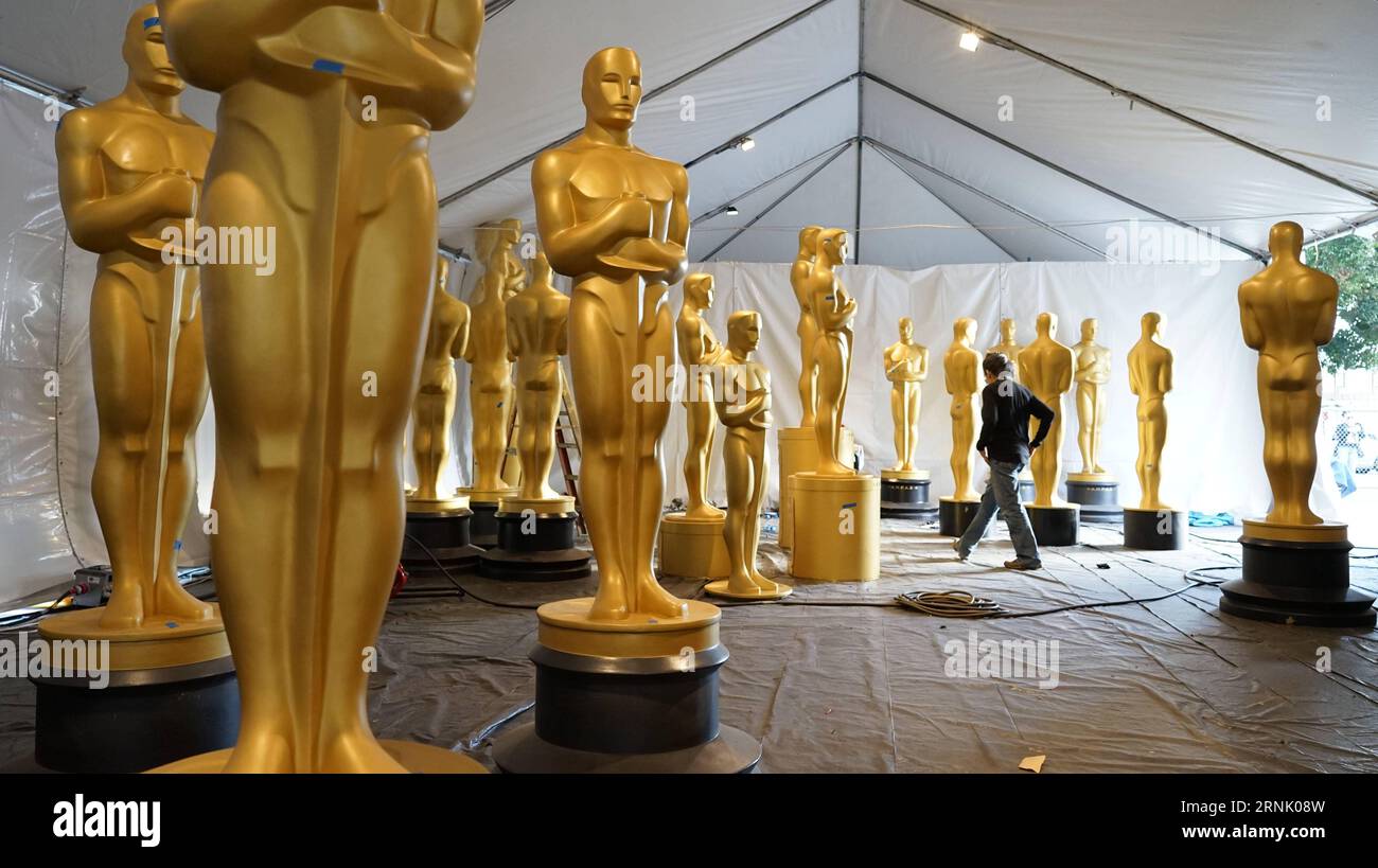 Oscars 2017: Vorbereitungen in Los Angeles 170223 -- LOS ANGELES, 22. Februar 2017 -- Statuen des Oscars werden während der Vorbereitungen für die 89. Academy Awards in Hollywood, Los Angeles, USA, am 22. Februar 2017 gesehen. Die 89th Academy Awards, oder Oscars, werden am 26. Februar ausgetragen. U.S.-LOS ANGELES-ACADEMY AWARDS-VORBEREITUNG YANGXLEI PUBLICATIONXNOTXINXCHN Stockfoto