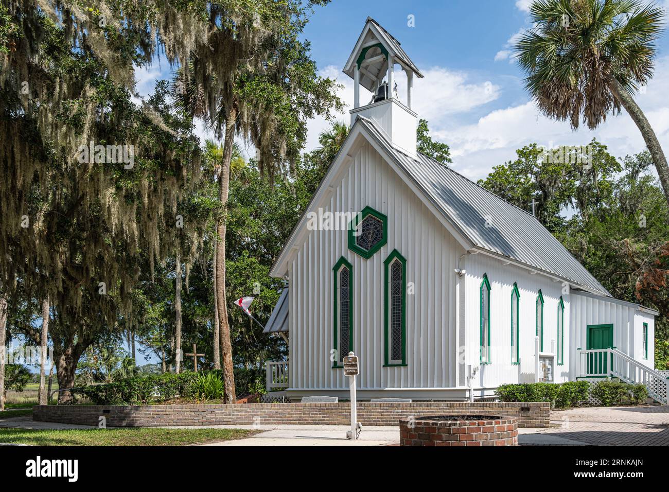 Die Historische St. George Episcopal Church Building, erbaut 1882 im gotischen Stil von Carpenter, auf Fort George Island in Jacksonville, Florida. (USA) Stockfoto