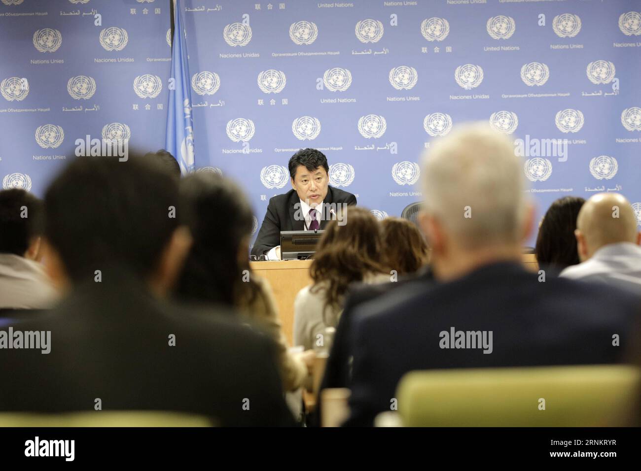 (170417) -- VEREINTEN NATIONEN, 17. April 2017 -- der Botschafter der Demokratischen Volksrepublik Korea (DVRK) bei den Vereinten Nationen Kim in Ryong spricht während einer Pressekonferenz am 17. April 2017 im Hauptquartier der Vereinten Nationen in New York. ) UN-DVRK-BOTSCHAFTER-PRESSEKONFERENZ LixMuzi PUBLICATIONxNOTxINxCHN UN 17. April 2017 die Demokratischen Prominenten S Republik Korea DVRK-Botschafter bei den Vereinten Nationen Kim in Ryong spricht während einer Pressekonferenz AM Amtssitz der Vereinten Nationen in New York AM 17. April 2017 VN-DVRK-Botschafter-Pressekonferenz LiXMuzi PUICATIONxTxTINxTXTINK Stockfoto