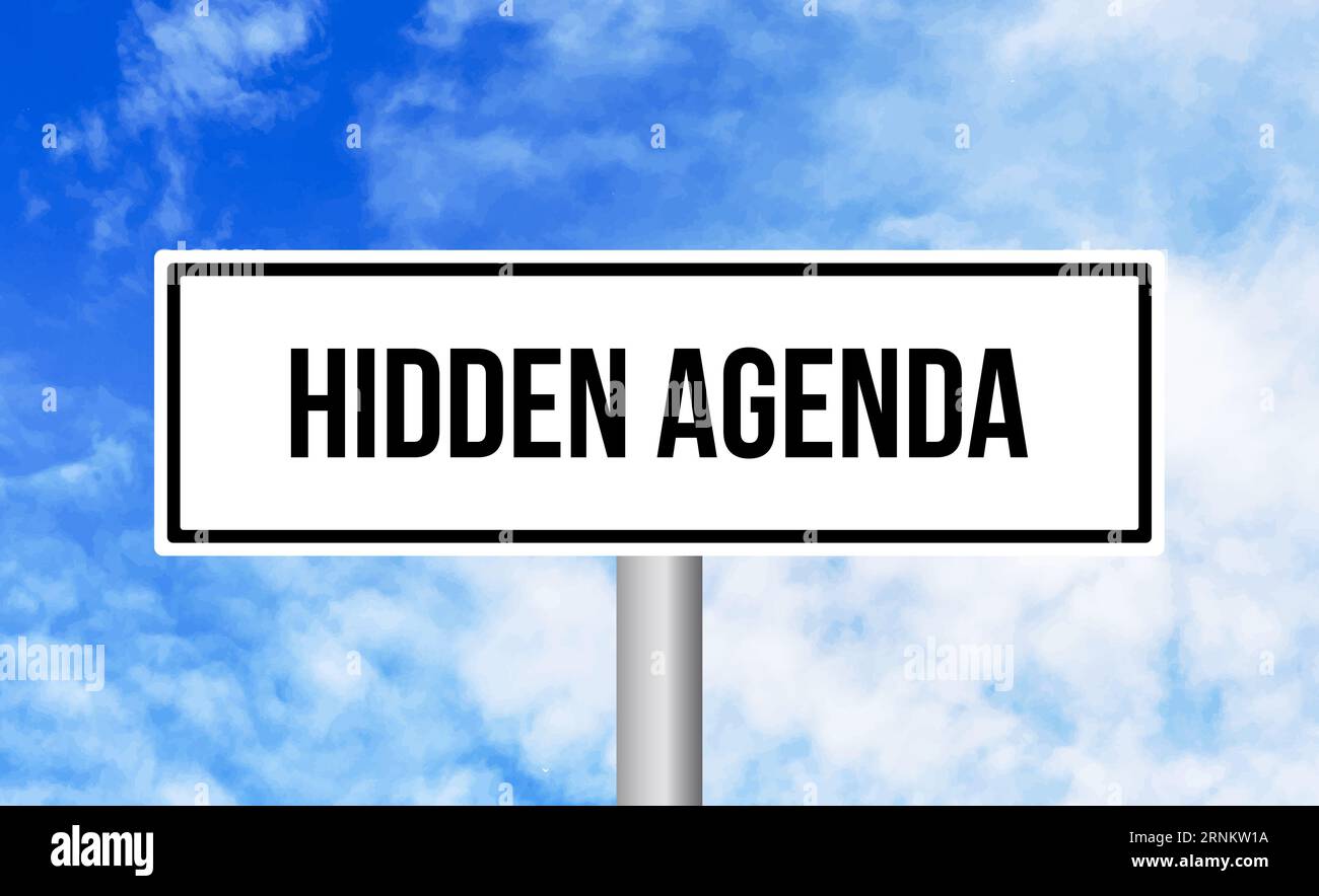 Verstecktes Agenda-Straßenschild auf bewölktem Himmelshintergrund Stockfoto