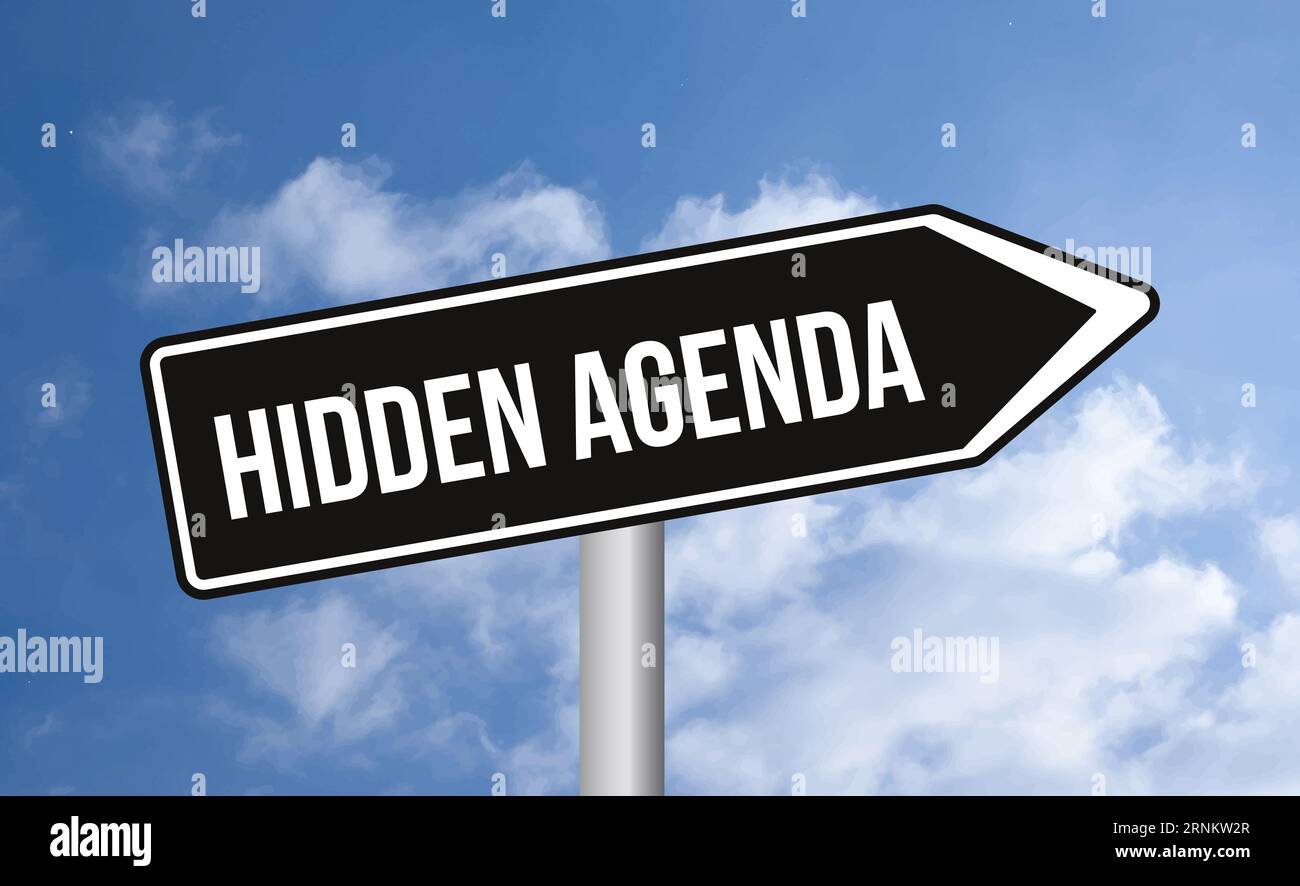 Verstecktes Agenda-Straßenschild auf bewölktem Himmelshintergrund Stockfoto