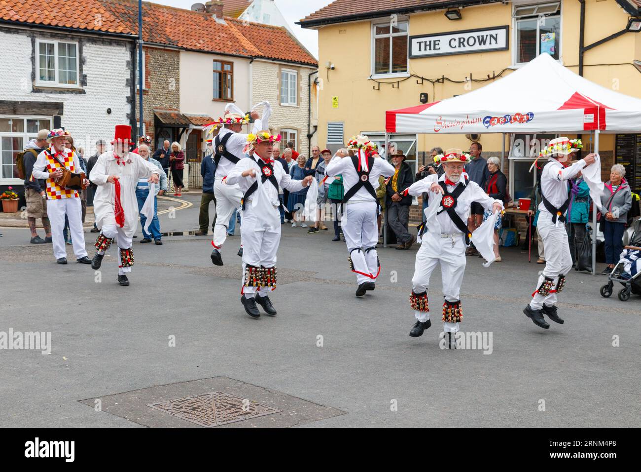 Morris-Tänzer beim Sheringham Potty Festival 2019 Stockfoto