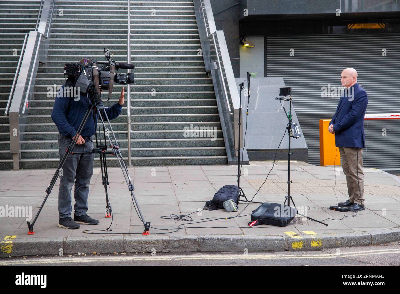 London, Großbritannien. September 2023. London, Vereinigtes Königreich. September 2023. Mick Lynch, Generalsekretär der RMT, schließt sich Mitgliedern der RMT Union an der Picketlinie der Euston Station an. Eisenbahnpassagiere sehen sich einem weiteren Tag der Störung gegenüber, da Mitglieder von ASLEF heute nicht übertrieben werden. RMT Strike.Credit: Mark Thomas/Alamy Live News Stockfoto