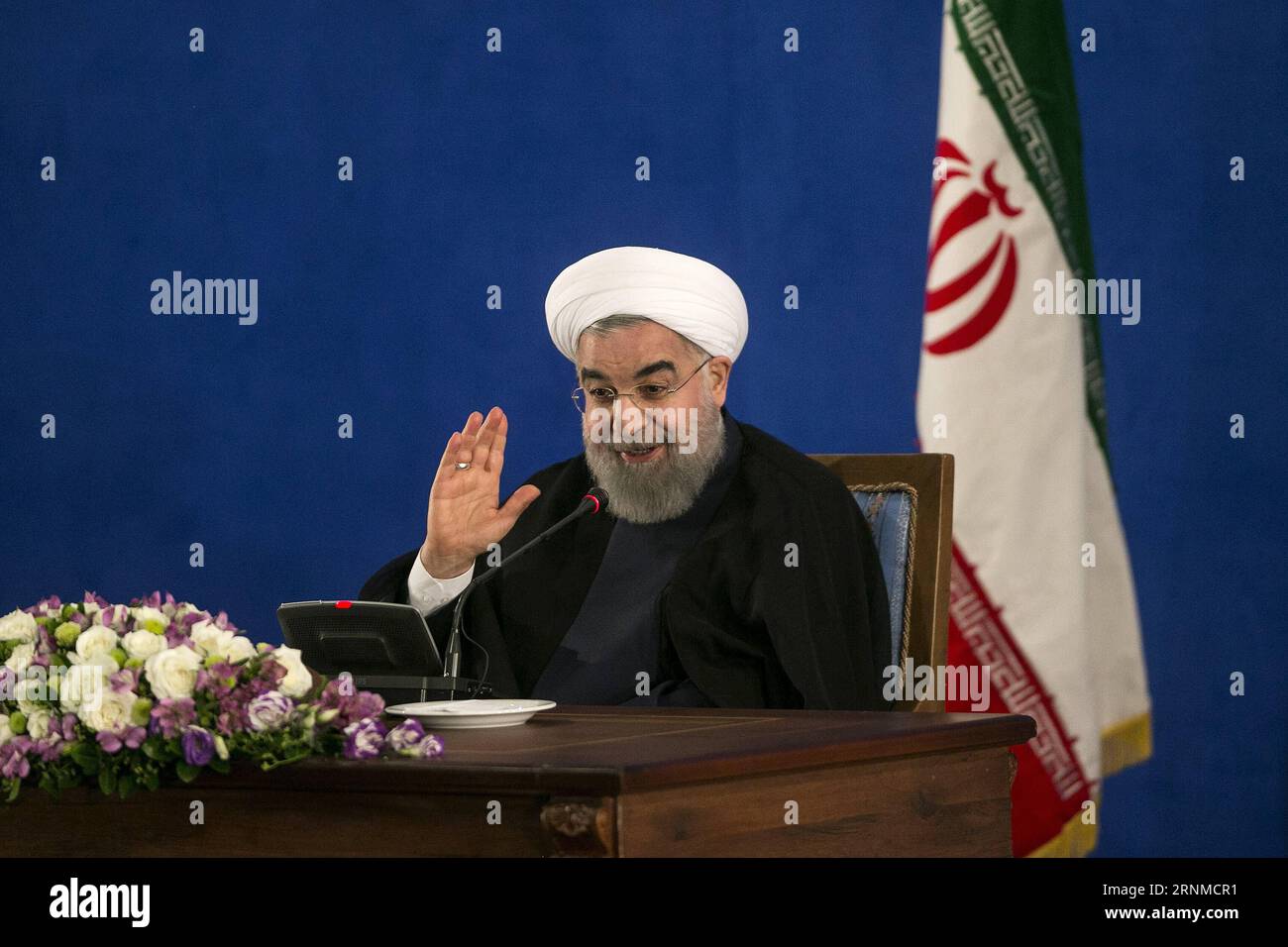 Bilder des Tages (170522) -- TEHERAN, 22. Mai 2017 -- Irans wiedergewählter Präsident Hassan Rouhani zeigt während einer Pressekonferenz in Teheran, der Hauptstadt des Iran, am 22. Mai 2017. Der wiedergewählte iranische Präsident Hassan Rouhani sagte am Montag, dass die Vereinigten Staaten ihre feindliche Politik gegenüber der Islamischen republik einstellen sollten. IRAN-TEHERAN-ROUHANI-US-FEINDLICHE POLITIK-DROPPING AhmadxHalabisaz PUBLICATIONxNOTxINxCHN Images der Tag TEHERAN 22. Mai 2017 Irans rechts gewählter Präsident Hassan Rouhani zeigt während einer Pressekonferenz in TEHERAN Hauptstadt des Iran AM 22. Mai 2017 Irans rechts gewählter Präsident Hass Stockfoto