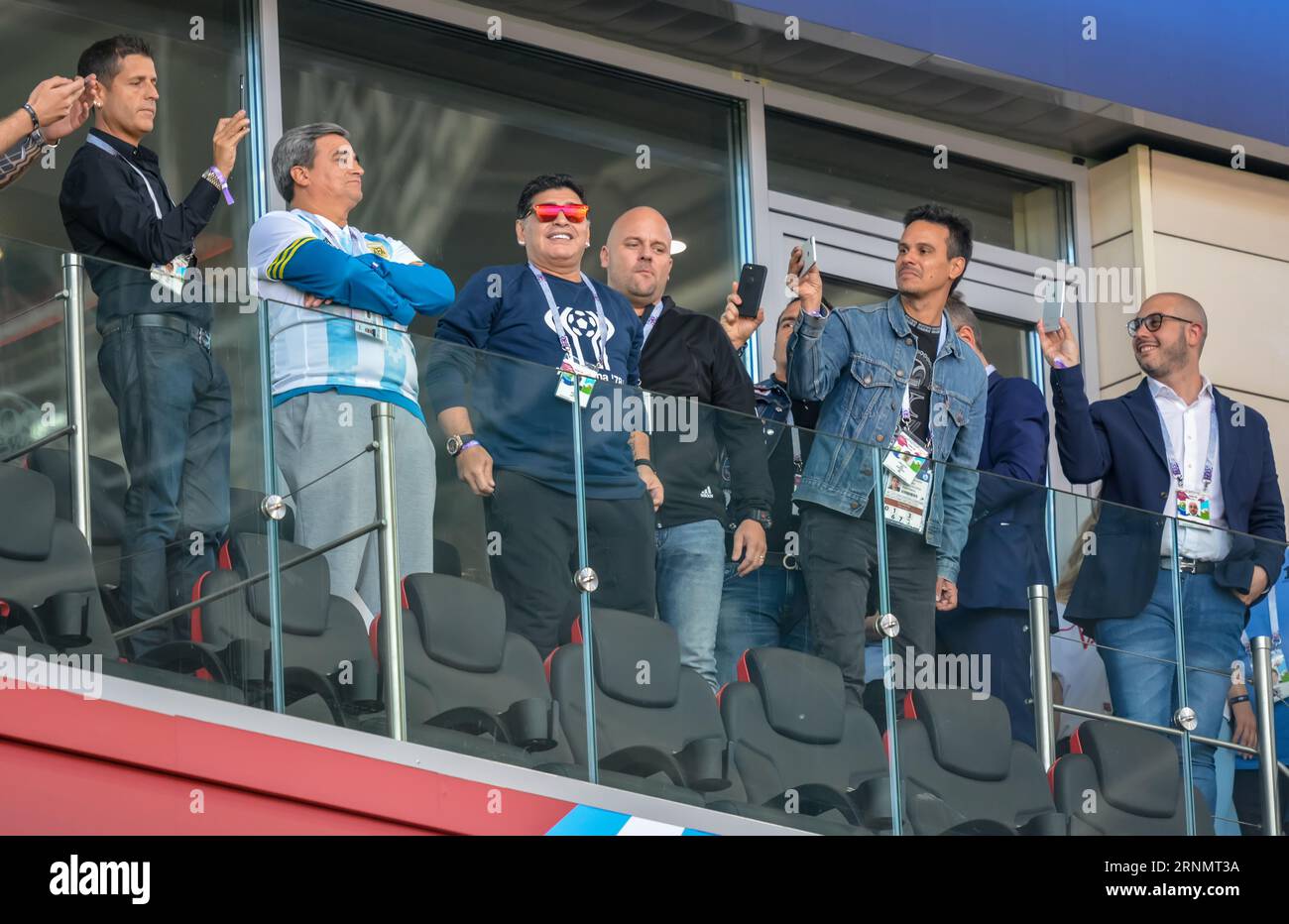 Moskau, Russland - 16. Juni 2018. Argentinischer Fußballspieler Diego Maradona im Ruhestand auf den Tribünen der FIFA-Weltmeisterschaft 2018 Argentinien gegen Island, wi Stockfoto