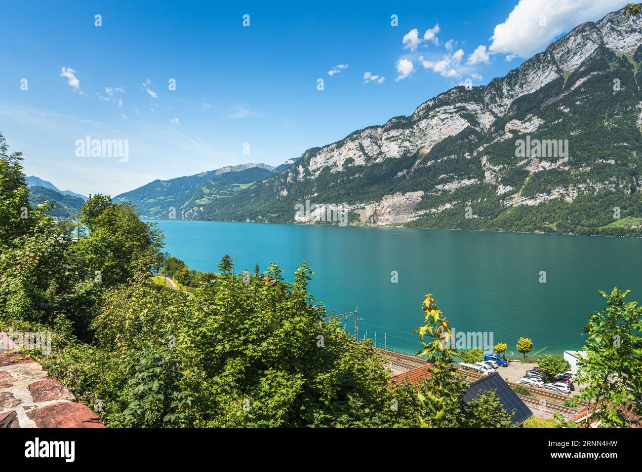 Panoramablick auf den Walensee (Walensee), Quarten, Kanton St. Gallen, Schweiz Stockfoto