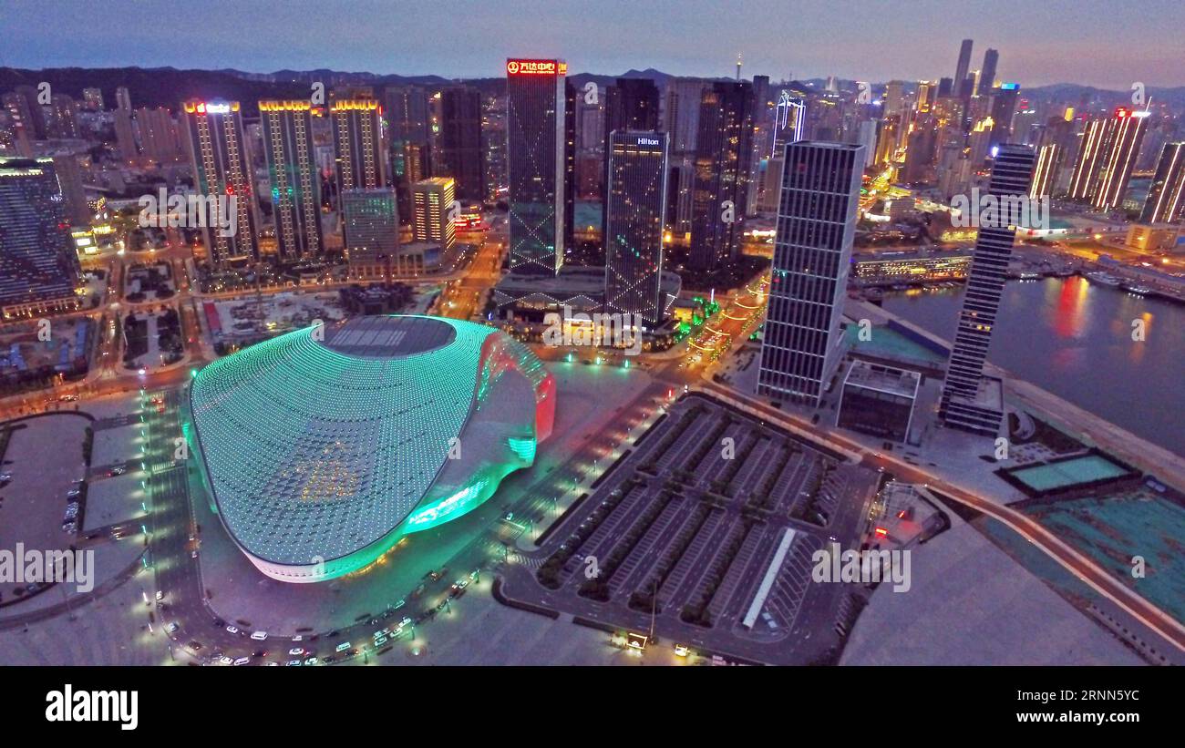 (170626) -- DALIAN, 26. Juni 2017 -- Luftaufnahme vom 12. Juni 2017 zeigt das Dalian International Conference Center in Dalian, Provinz Liaoning im Nordosten Chinas. Sommer Davos, offiziell die Jahrestagung der neuen Champions, findet hier vom 27. Bis 29. Juni statt. Das vom Weltwirtschaftsforum 2007 gegründete Treffen findet jedes Jahr in China statt, abwechselnd zwischen Dalian und Tianjin. )(wjq) CHINA-LIAONING-DALIAN-SUMMER DAVOS-PREPARATION (CN) YangxQing PUBLICATIONxNOTxINxCHN Dalian Juni 26 2017 Luftaufnahme aufgenommen AM 12. Juni 2017 zeigt das Dalian International Conference Center in Dali Stockfoto