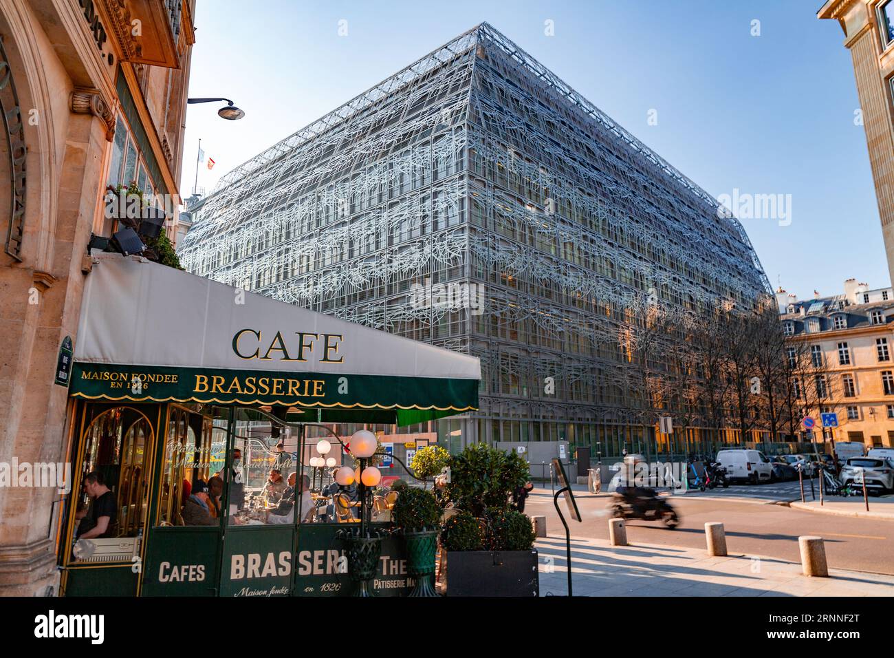 Paris, Frankreich - 24. Januar 2022: Modernes Äußeres des Ministeriums für Kultur im 1. Arrondissement von Paris, Frankreich. Stockfoto