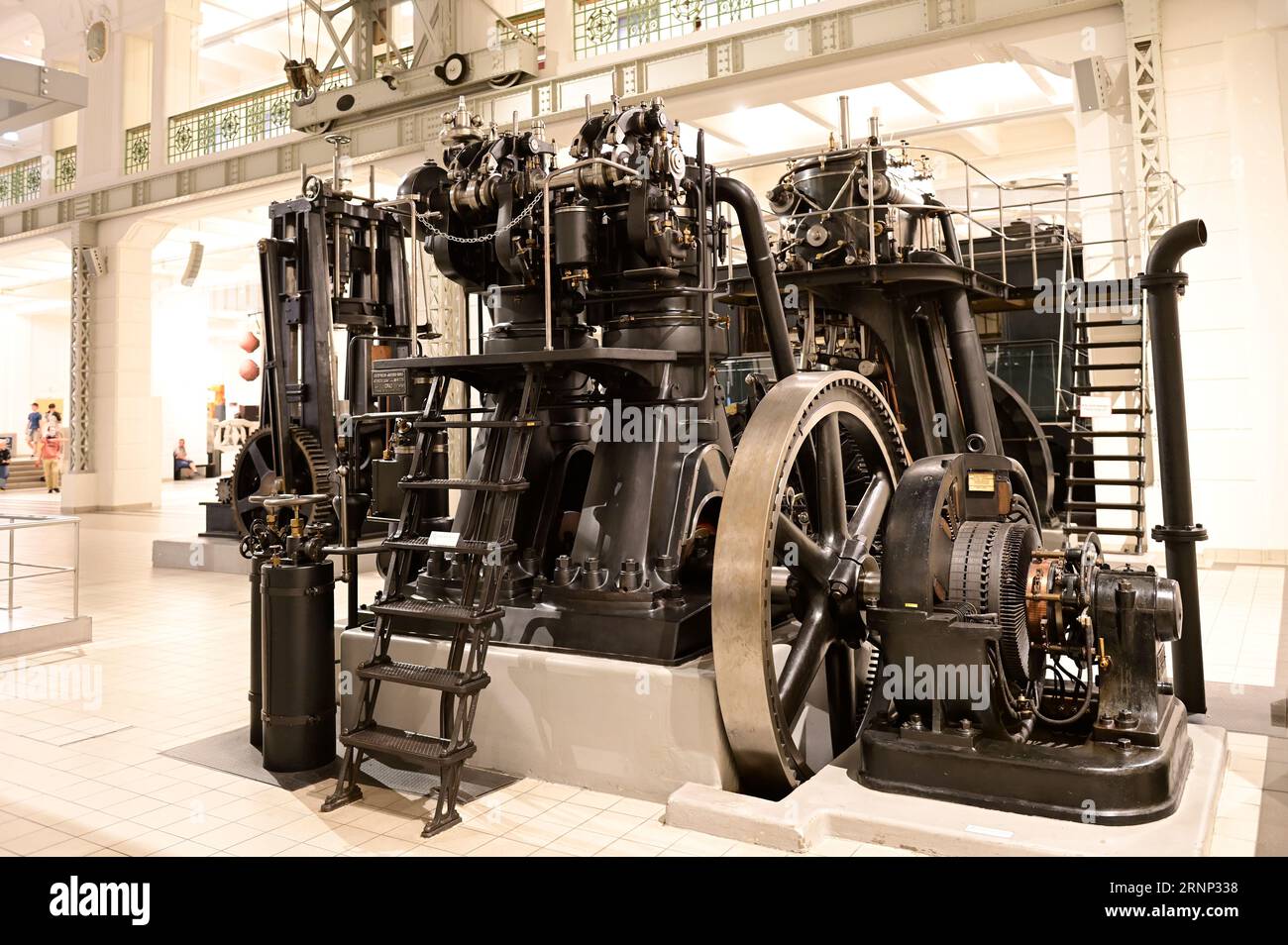 Wien, Österreich. Stationärer Dieselmotor im Technischen Museum Wien Stockfoto