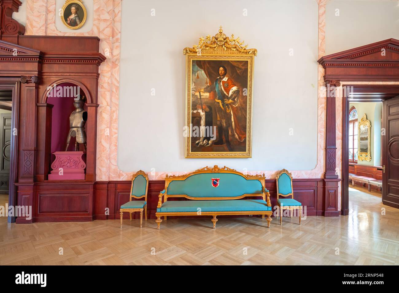 Festsaal im Haus der Schwarzen Köpfe mit Porträt von Peter dem Großen - Riga, Lettland Stockfoto