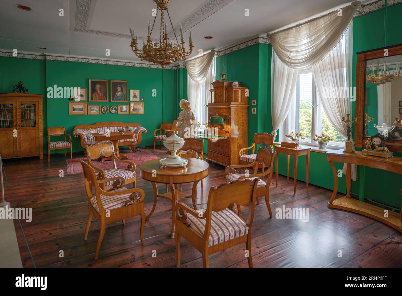 Möbelzimmer aus dem 19. Und 20. Jahrhundert im Nationalen Historischen Museum Lettlands - Riga, Lettland Stockfoto