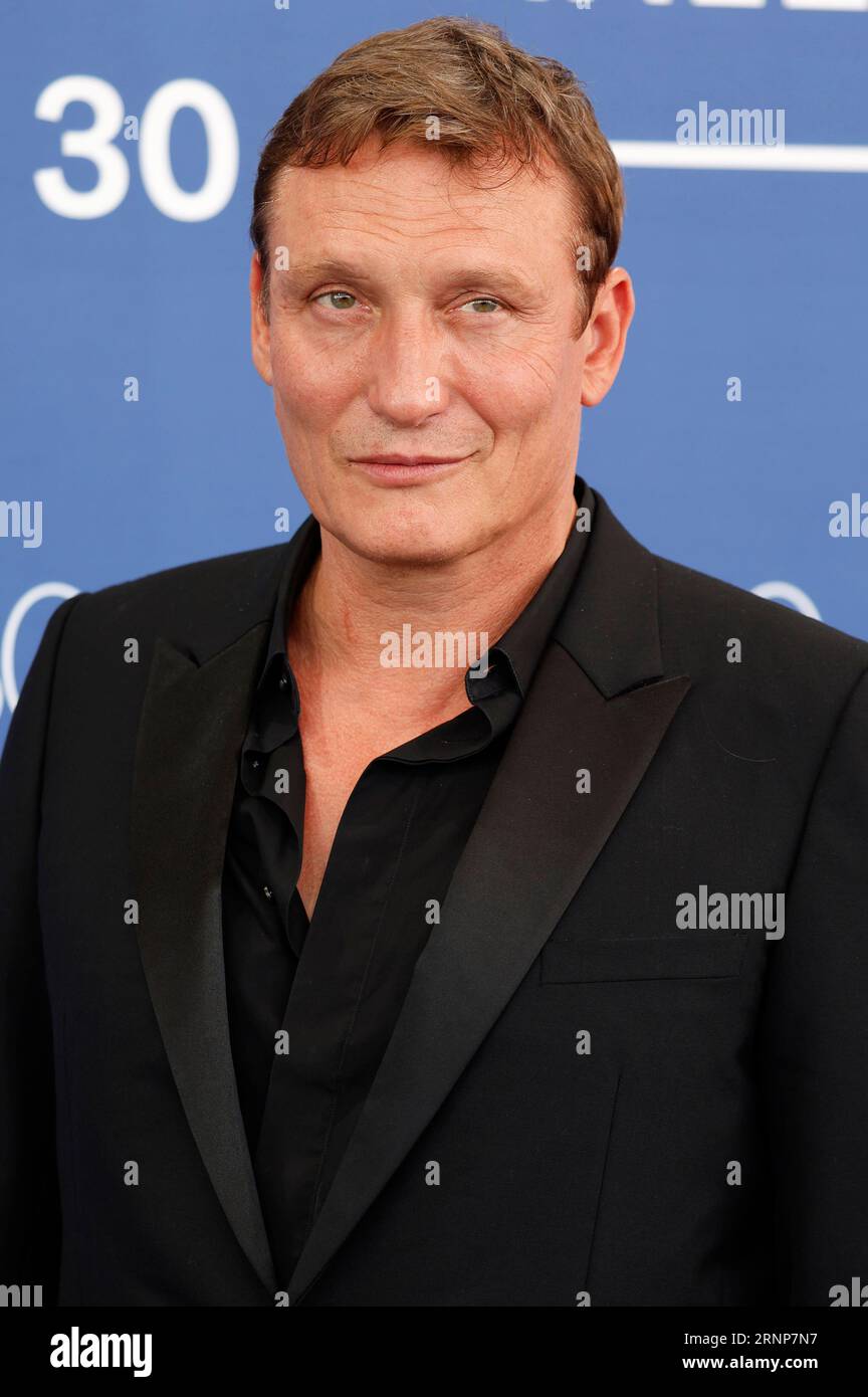 Oliver Masucci beim Photocall zum Kinofilm 'der Palast' auf der Biennale di Venezia 2023 / 80. Internationale Filmfestspiele von Venedig im Palazzo del Casino. Venedig, 02.09.2023 Stockfoto