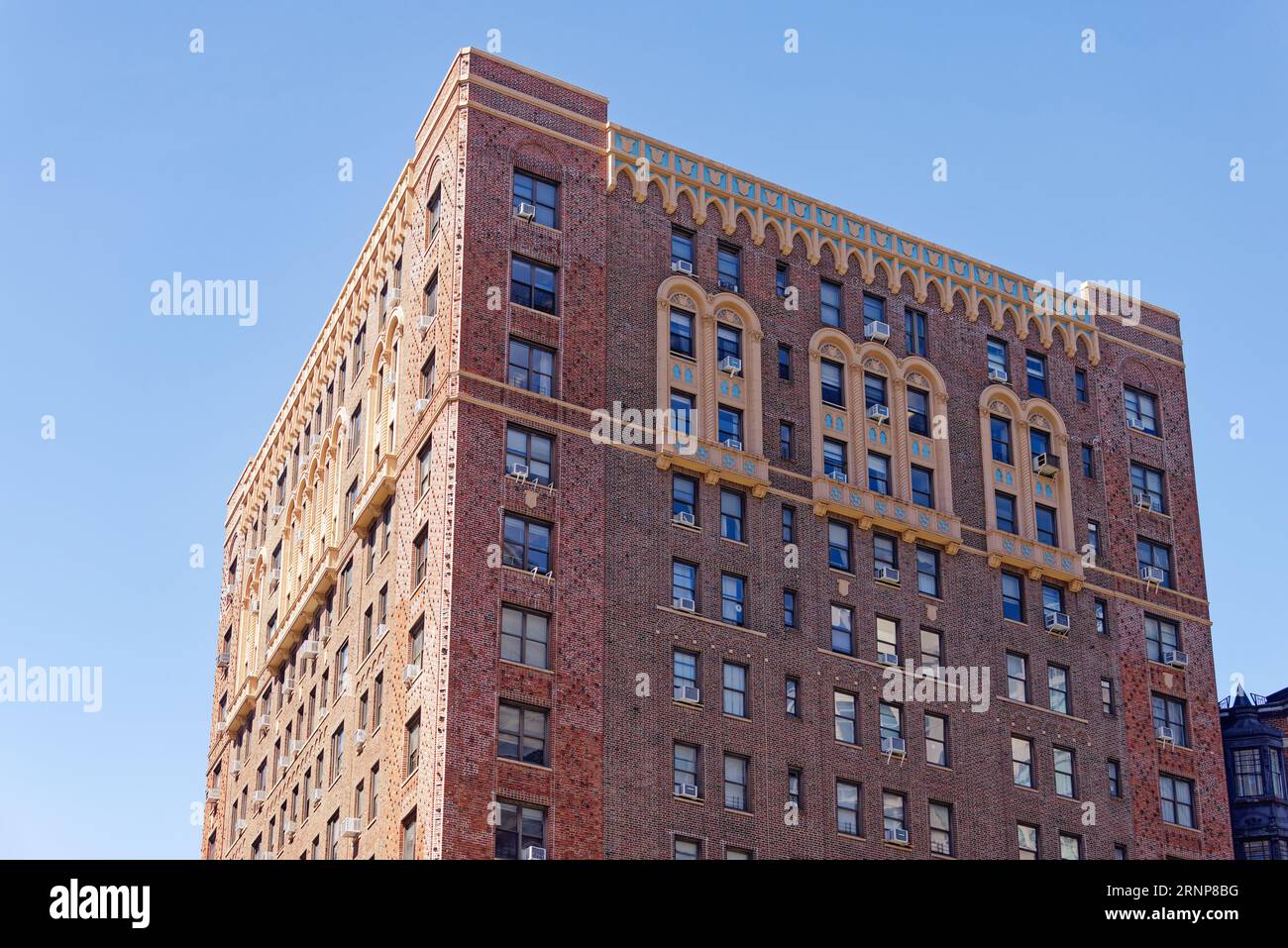 Upper West Side: The Colorado, ein von Robert T. Lyons entworfenes Apartmenthaus, ist bekannt für seine polychrome Terrakotta. Stockfoto