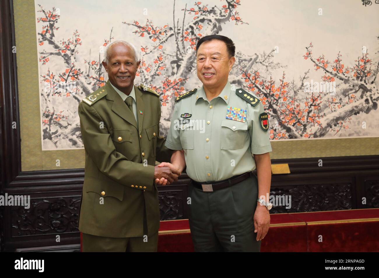 (170818) -- PEKING, 18. August 2017 -- Fan Changlong (R), stellvertretender Vorsitzender der Zentralen Militärkommission Chinas, trifft am 18. August 2017 in Peking, der Hauptstadt Chinas, mit Samora Yenus, Stabschefin der Äthiopischen Nationalen Verteidigungskräfte. )(wjq) CHINA-BEIJING-FAN CHANGLONG-ETHIOPIA-MEETING (CN) LiuxFang PUBLICATIONxNOTxINxCHN Peking 18. August 2017 Unterstützer Chang Long r Stellvertretender Vorsitzender der Zentralen Militärkommission von China trifft mit Samora Stabschef der Äthiopischen Nationalen Verteidigungskräfte in Peking Hauptstadt von China 18. August 2017 wjq Unterstützer Chang Long Äthiopien Ich Stockfoto