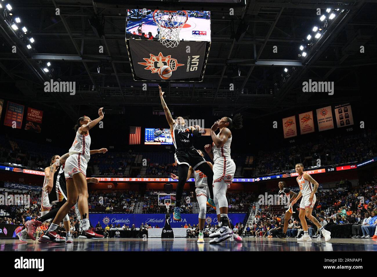 31. August 2023: Der Phoenix Mercury Guard Sug Sutton (1) schießt den Ball während eines WNBA-Spiels zwischen dem Phoenix Mercury und der Connecticut Sun in der Mohegan Sun Arena in Uncasville, Connecticut. Erica Denhoff/CSM Stockfoto