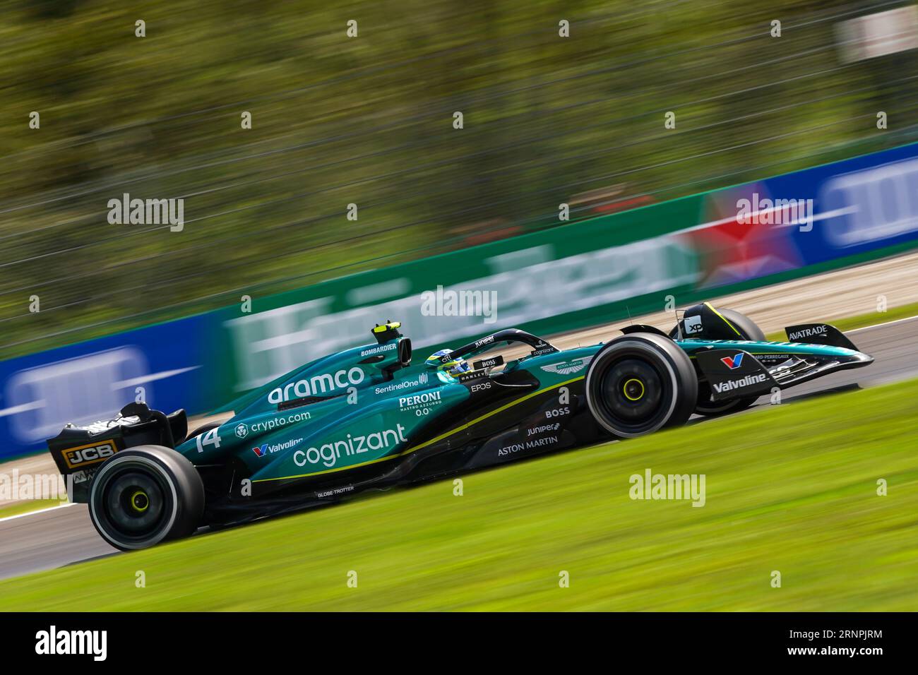 Fernando Alonso aus Spanien fuhr das Aston Martin Aramco Cognizant F1 Team AMR23 während des Formel 1 Pirelli Grand Prix 2023 am 2. September 2023 in Monza, Italien. Quelle: Luca Rossini/E-Mage/Alamy Live News Stockfoto