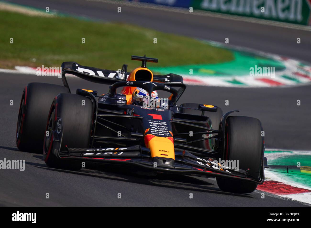 Max Verstappen aus den Niederlanden fuhr den (1) Oracle Red Bull Racing RB19 während des Formel 1 Pirelli Grand Prix 2023 am 2. September 2023 in Monza, Italien. Quelle: Luca Rossini/E-Mage/Alamy Live News Stockfoto