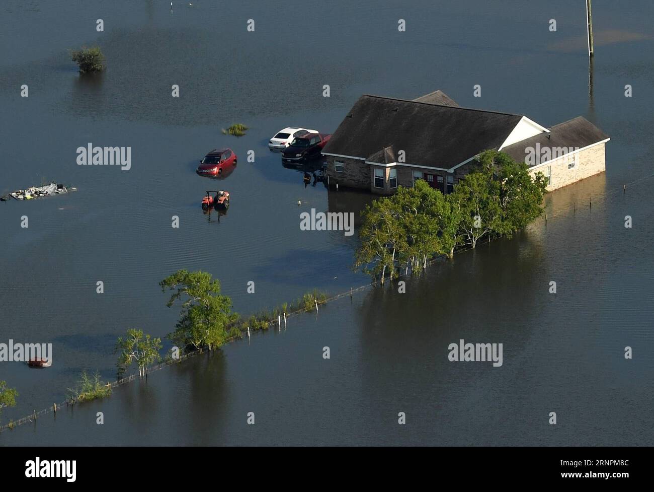 (170902) -- HOUSTON, 2. Sept. 2017 -- Luftaufnahme am 1. Sept. 2017 zeigt überflutete Häuser nach dem Hurrikan Harvey Angriff auf Houston, Texas, die Vereinigten Staaten. )(yy) US-HOUSTON-HURRIKAN HARVEY-AFTERMATH yinxbogu PUBLICATIONxNOTxINxCHN Houston Sept 2 2017 Luftaufnahme aufgenommen AM 1. September 2017 zeigt überflutete Häuser nach Hurrikan Harvey Angriff Houston Texas die Vereinigten Staaten Yy US Houston Hurrikan Harvey Aftermath YinxBogu PUBLICATIONxNOTxINxCHN Stockfoto