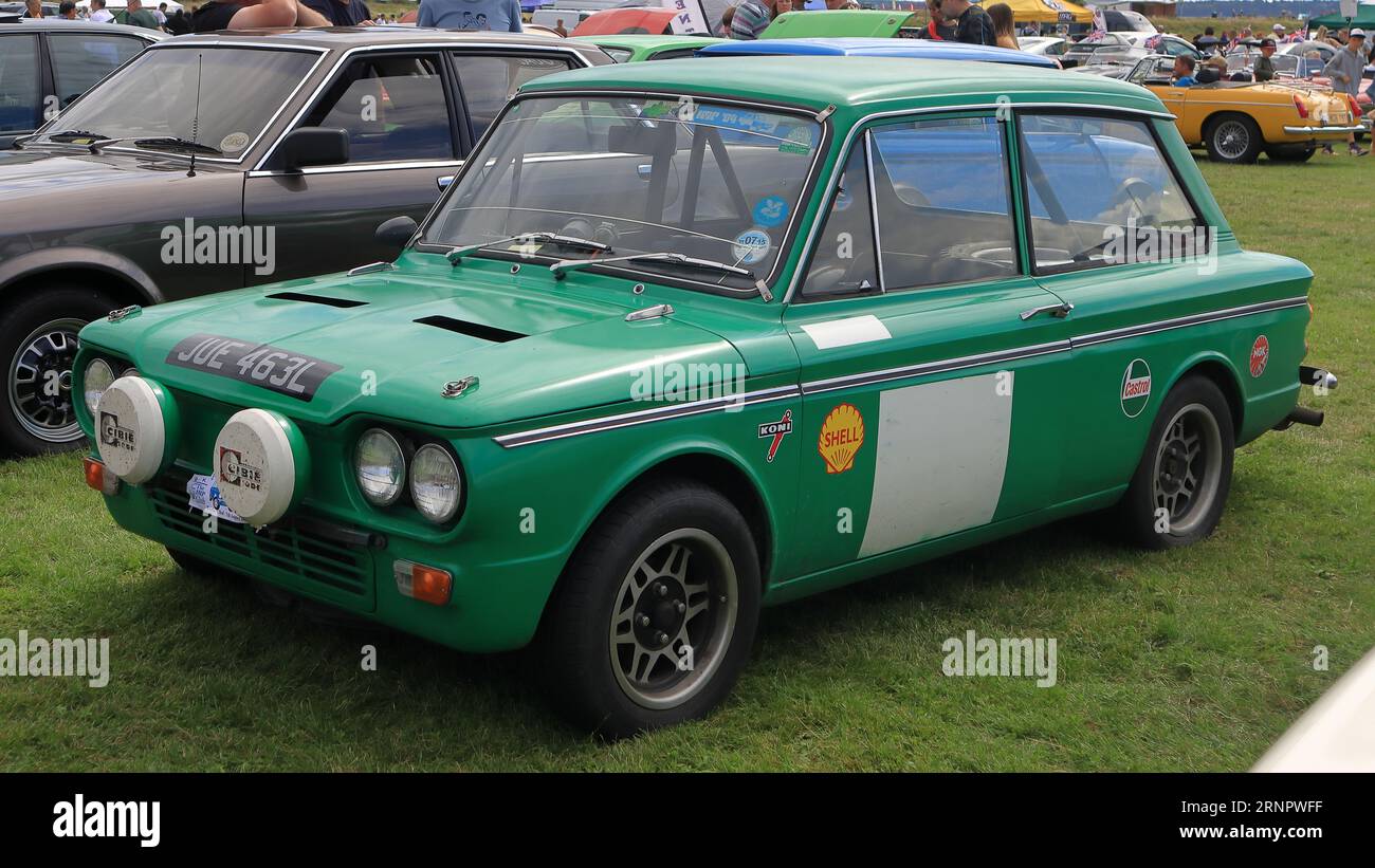 Grün, 1972 Hillman Imp Rallyefahrzeug auf dem Display. Die Gosport Car Rally wird vom örtlichen Rotary Club organisiert und findet am Montag, dem Feiertag im August, in Stokes Bay statt. Die diesjährige Veranstaltung, die einen billigen Familientag bot, war die siebzehnte und beherbergte Oldtimer und Motorräder, eine Streichelfarm, Stände, Erfrischungen und eine Arena, die verschiedene Arten von Unterhaltung bot. Stockfoto