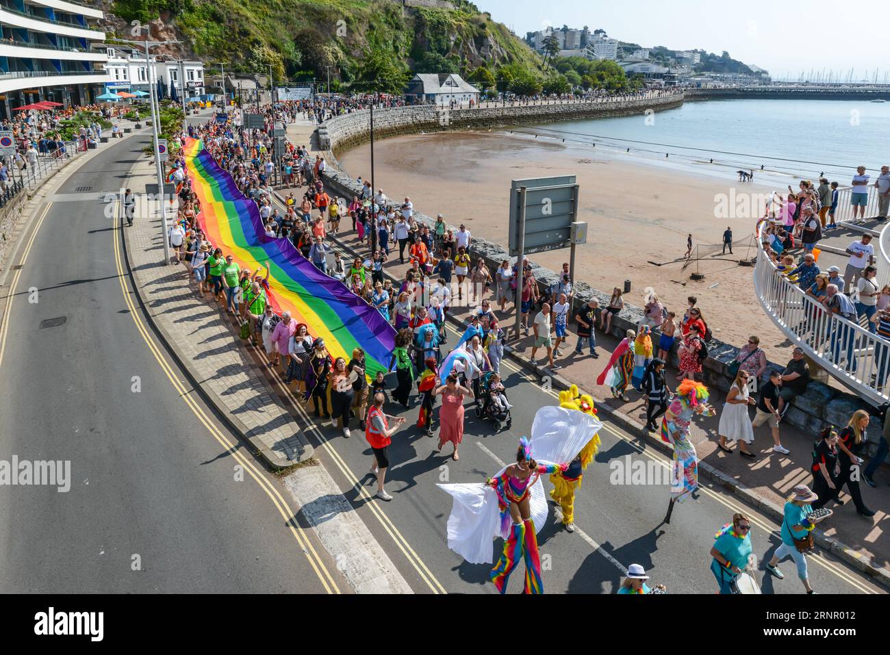 Torquay, Großbritannien. September 2023. Nach 10 Jahren Abwesenheit beginnt Torbay Pride mit einer farbenfrohen Pride-Parade entlang der Küste von Torquay. Quelle: Thomas Faull/Alamy Live News Stockfoto