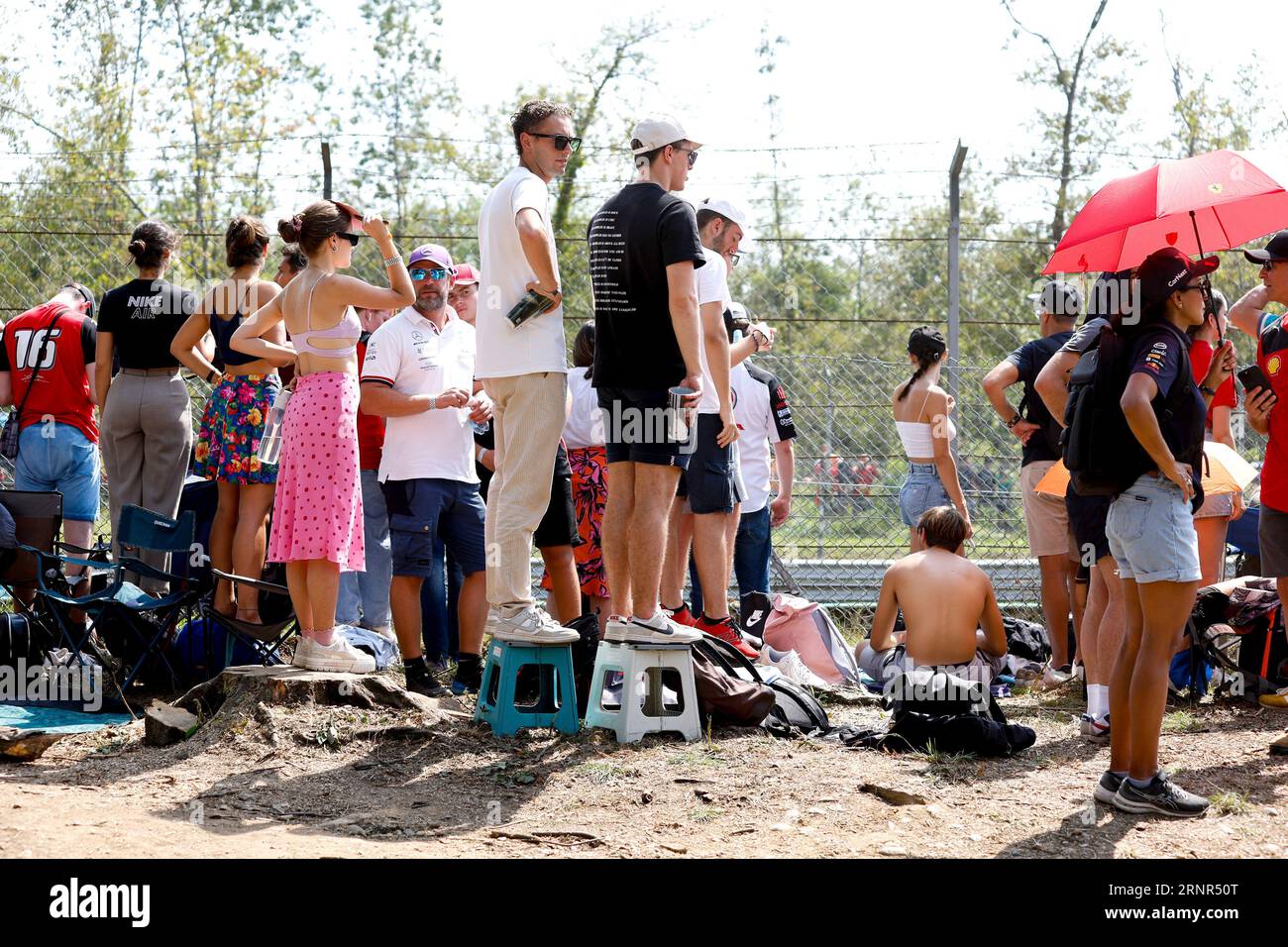 Monza, Italien. September 2023. Zuschauer, F1 Grand Prix of Italy beim Autodromo Nazionale Monza am 2. September 2023 in Monza, Italien. (Foto von HIGH TWO) Credit: dpa/Alamy Live News Stockfoto
