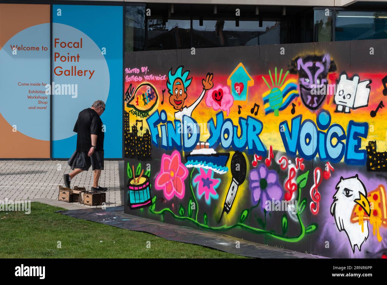 Finden Sie Ihre Sprachbotschaft im Rahmen der Graffiti-Veranstaltung Southend City Jam von Southend Youth Voice, die sich außerhalb der Focal Point Gallery befindet Stockfoto