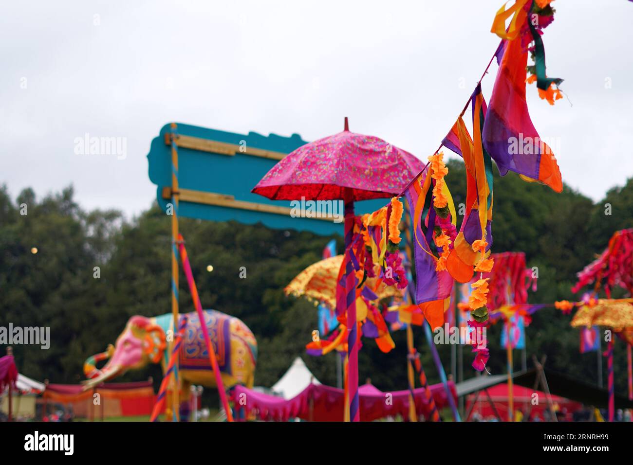 Dekorative drapierte Dekorationen auf einem britischen Sommerfest Stockfoto