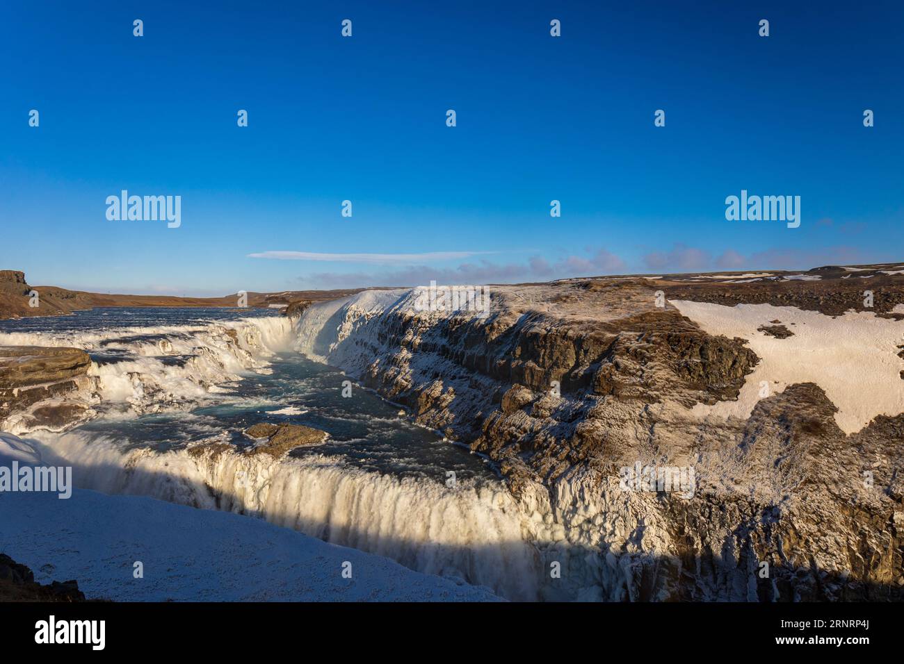 Schnee und Eis am wasserfall gullfoss in island Stockfoto