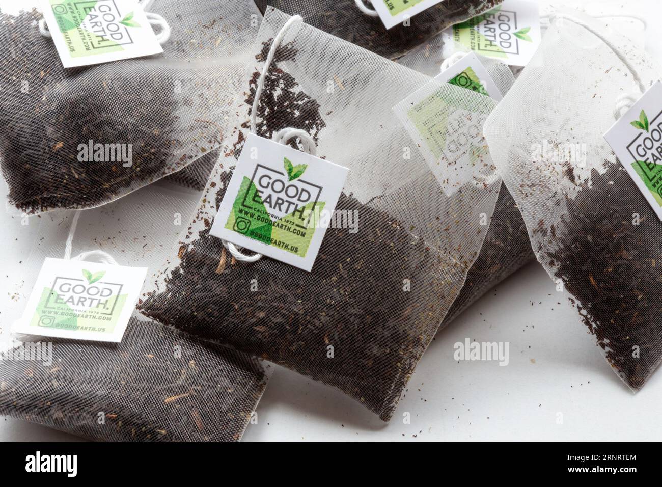 Nahaufnahme von Good Earth, schwarze Teebeutel, die biologisch abbaubar sind, 2023, USA Stockfoto