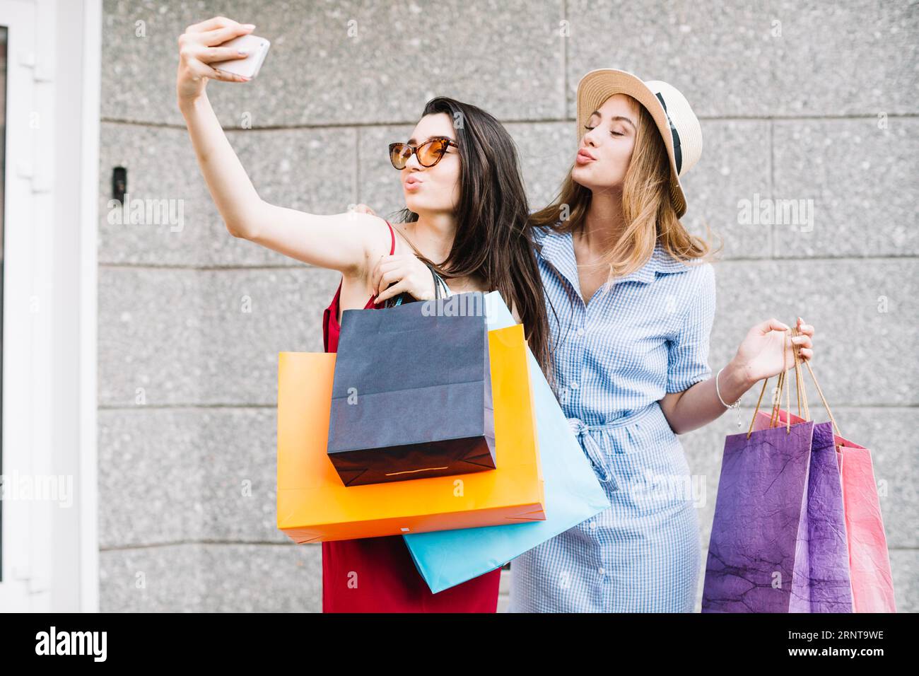 Womit Selbstständig Machen Als Frau Drei komische frauen -Fotos und -Bildmaterial in hoher Auflösung – Alamy