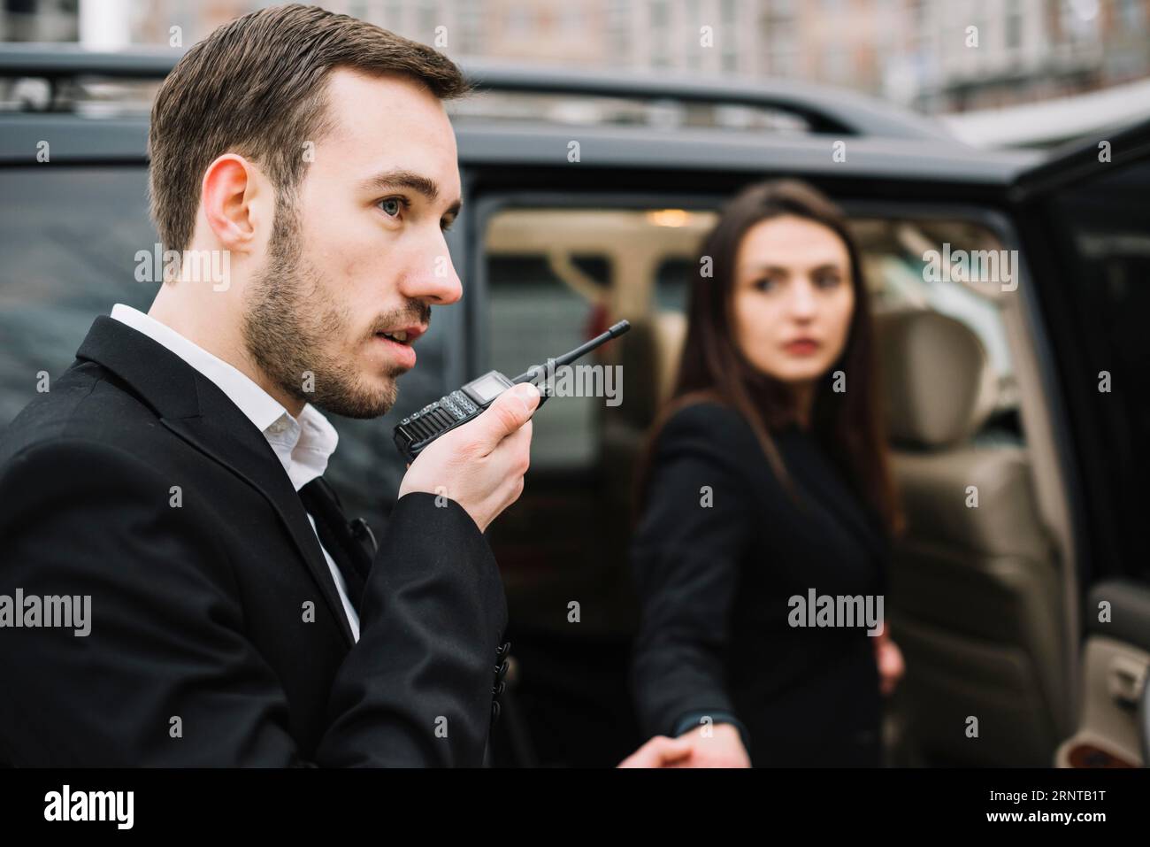 Seitenansicht professioneller Wachmann Stockfoto