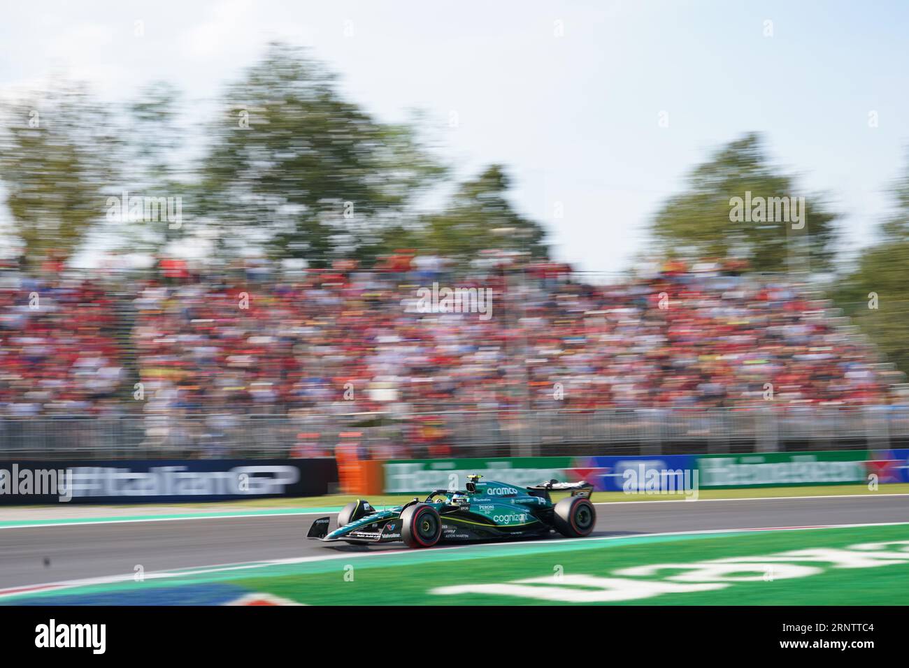 Monza, Italien. September 2023. Fernando Alonso aus Spanien fuhr den Aston Martin Aramco Cognizant F1 Team AMR23 Mercedes während der Formel 1 Pirelli GP d'Italia. Quelle: Alessio Morgese/Alessio Morgese/Emage/Alamy Live News Stockfoto
